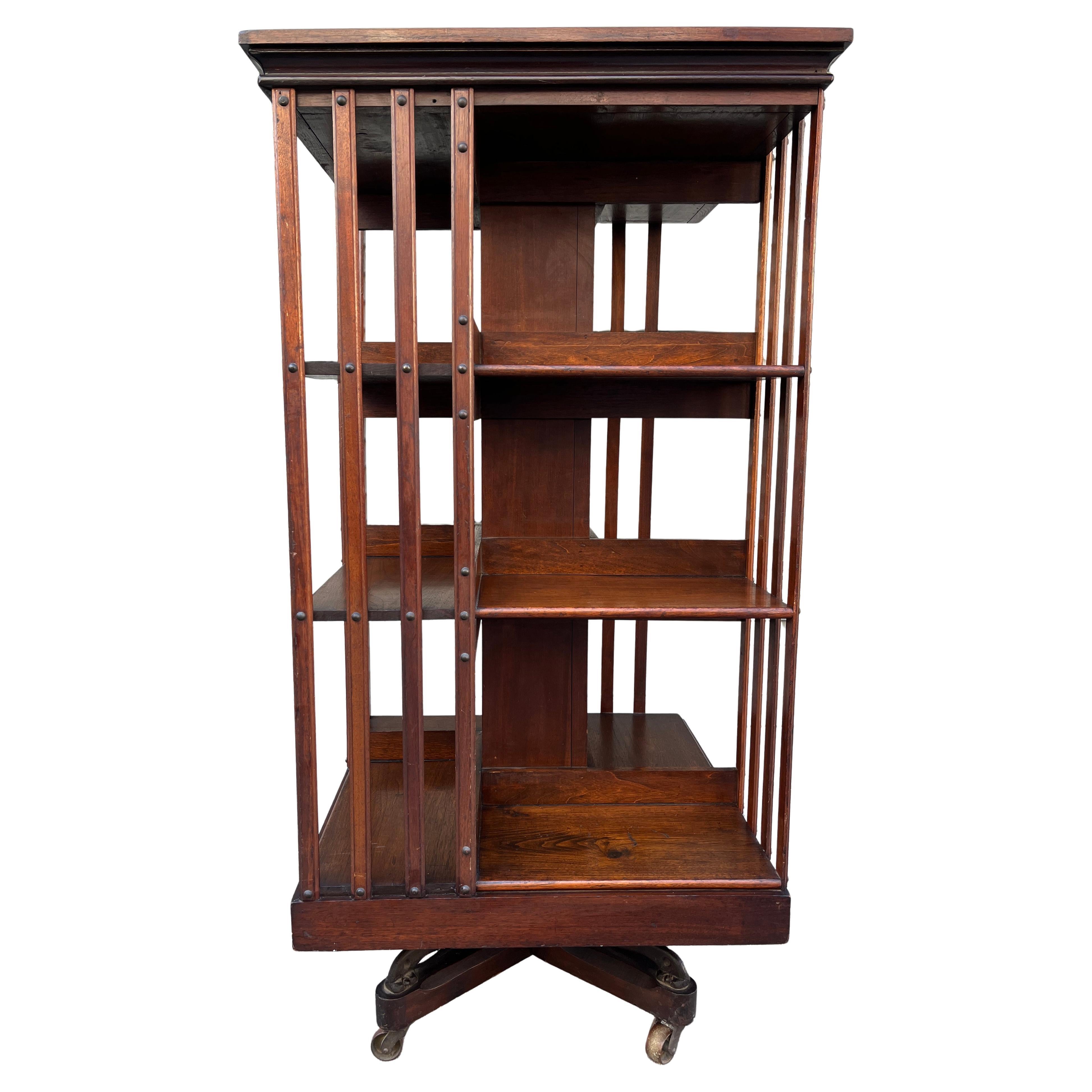 Antikes amerikanisches John Danner 3-stöckiges, sich drehbares Bücherregal aus Nussbaumholz, American Craftsmen 7