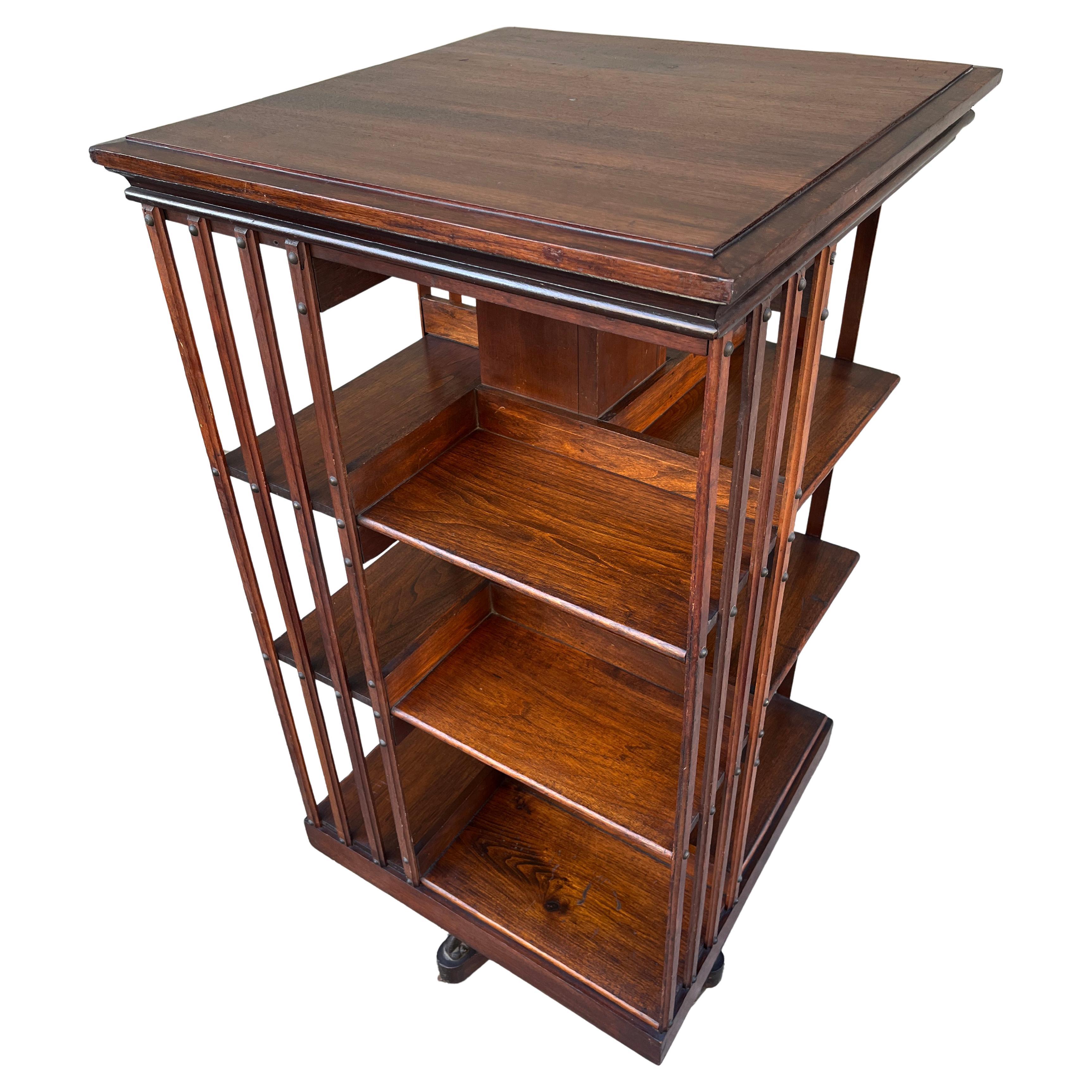 Antikes amerikanisches John Danner 3-stöckiges, sich drehbares Bücherregal aus Nussbaumholz, American Craftsmen 2