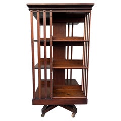 Antikes amerikanisches John Danner 3-stöckiges, sich drehbares Bücherregal aus Nussbaumholz, American Craftsmen