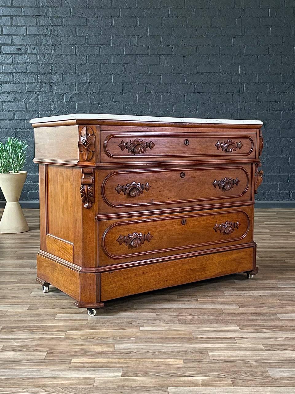 Antique American Walnut Marble Top Chest with Four Drawers In Good Condition In Los Angeles, CA