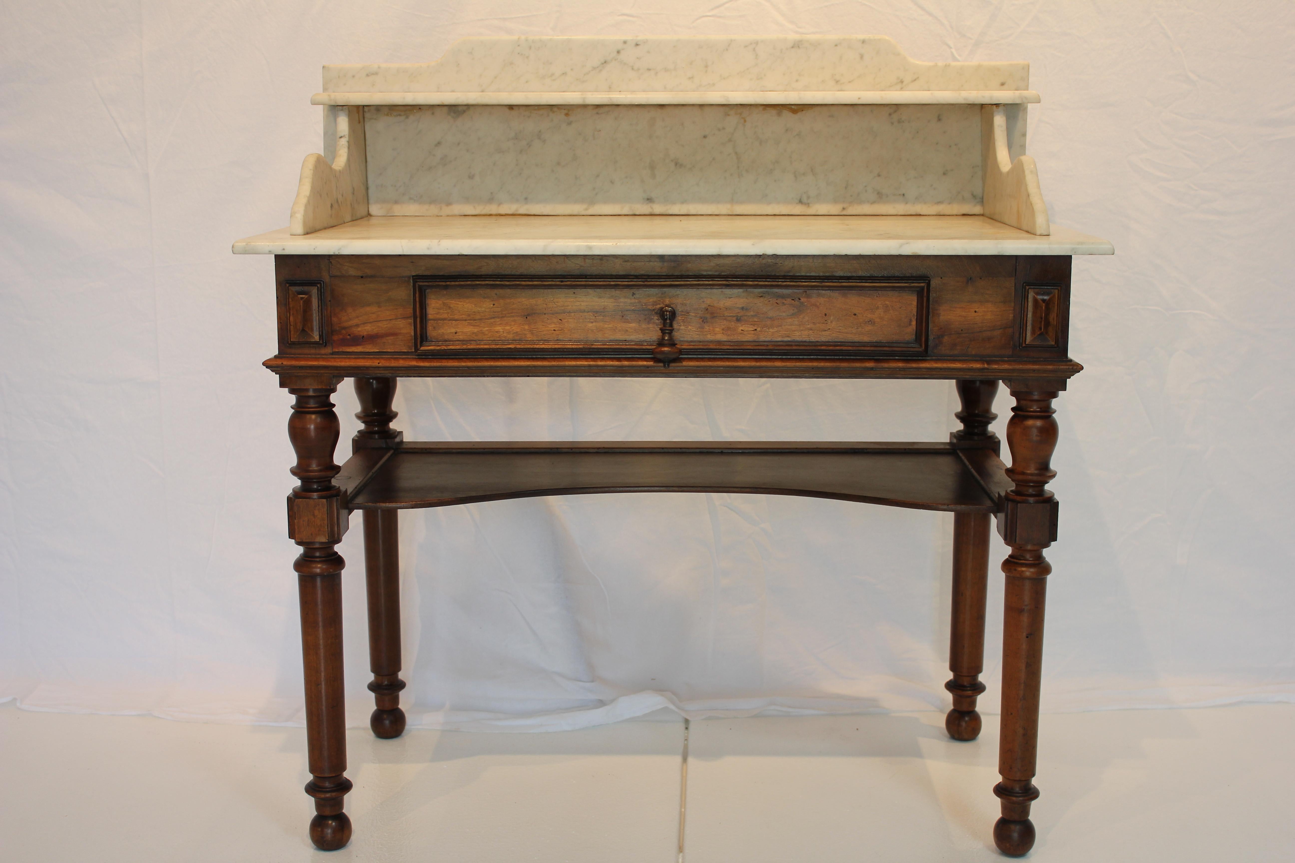 Age: 1850 - 1900

Furniture Style: Victorian (1830 - 1900)

Overall Dimensions: 39-1/4
