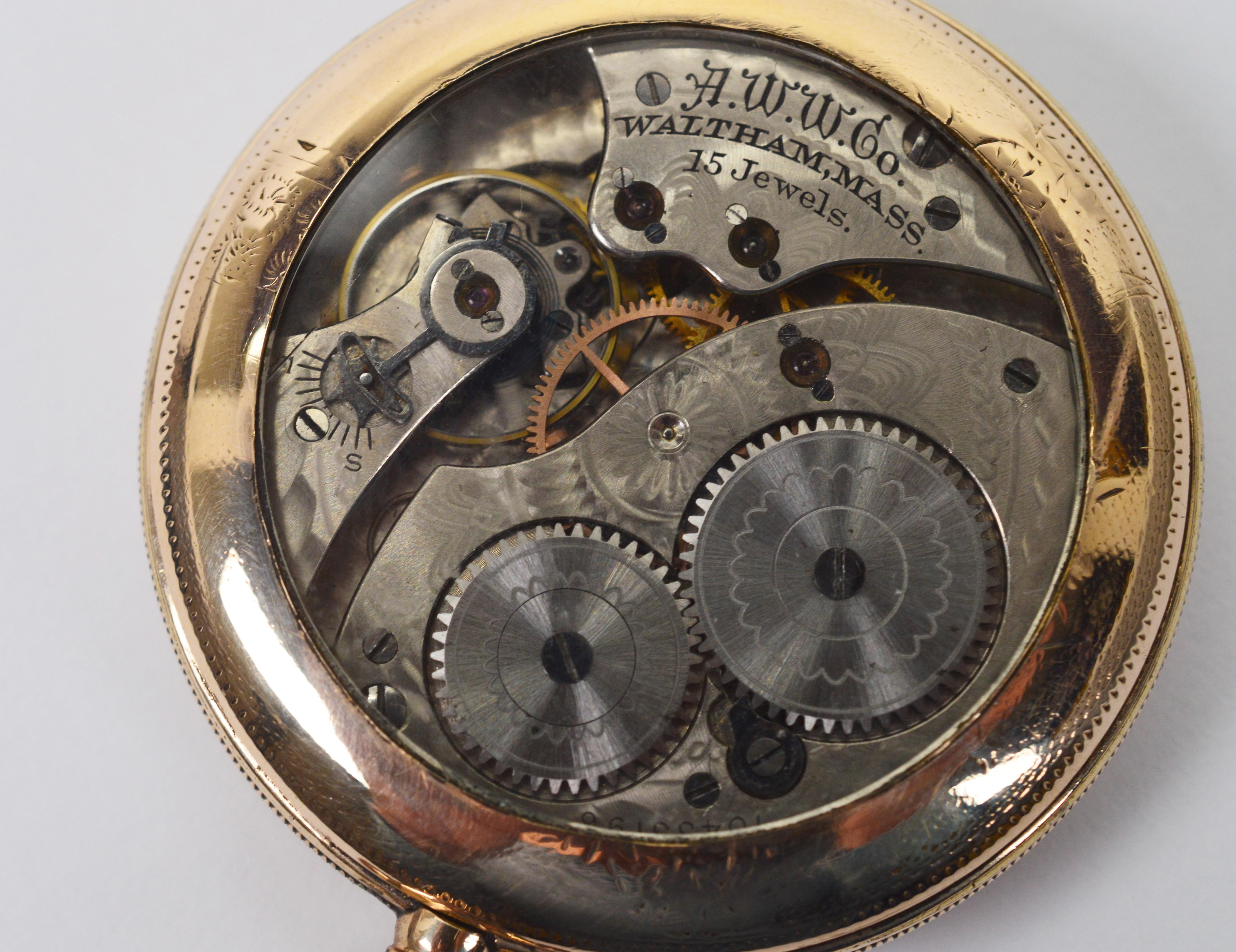 Antiquités American Waltham Watch Co. Circa 1901 Montre de poche en laiton avec fond de présentation État moyen - En vente à Mount Kisco, NY