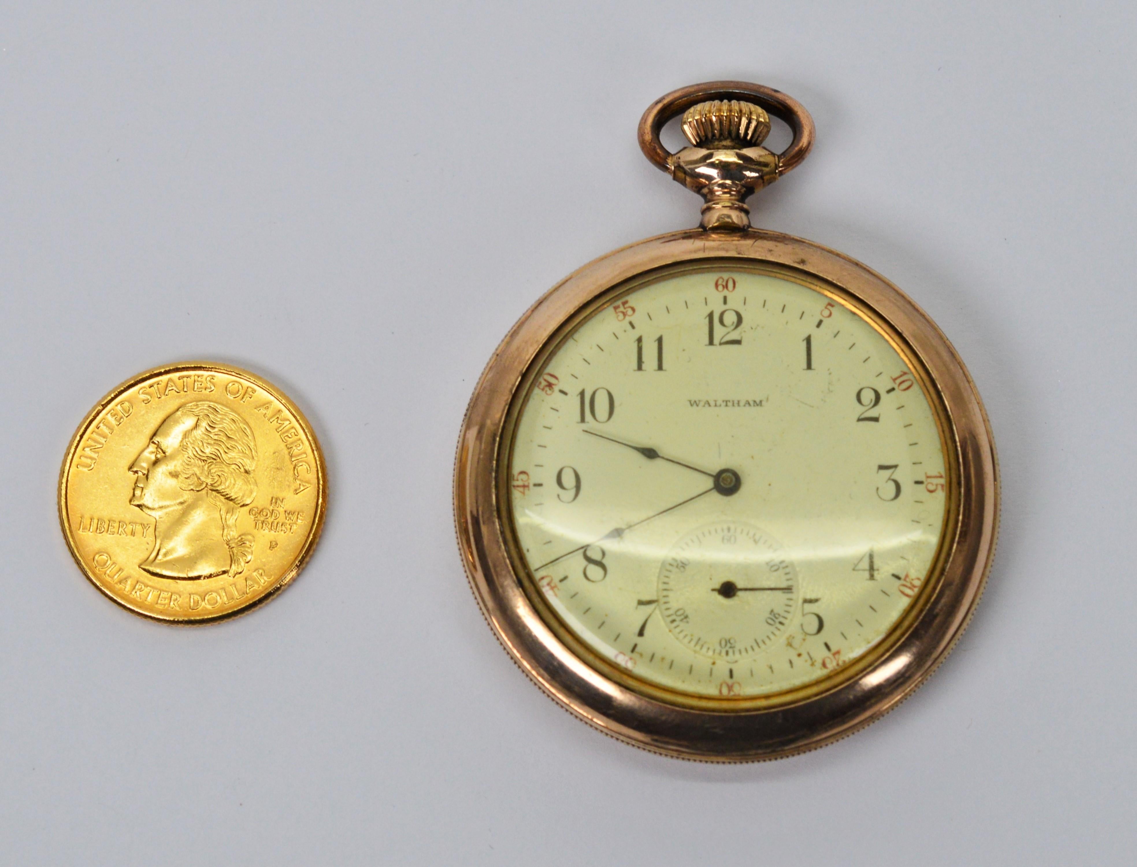 Antiquités American Waltham Watch Co. Circa 1901 Montre de poche en laiton avec fond de présentation en vente 2