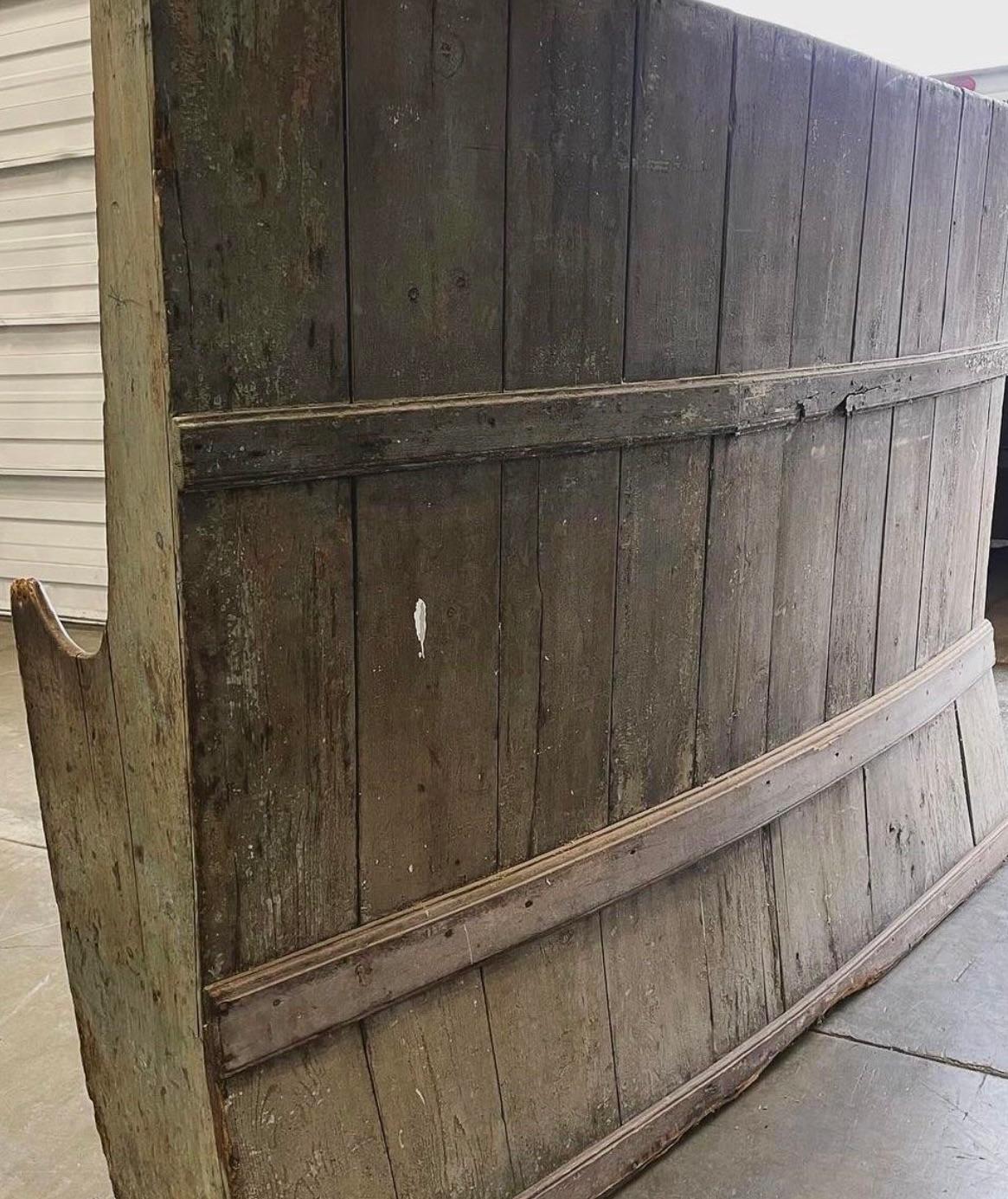 Antique American Wooden Settle In Good Condition For Sale In Los Angeles, CA