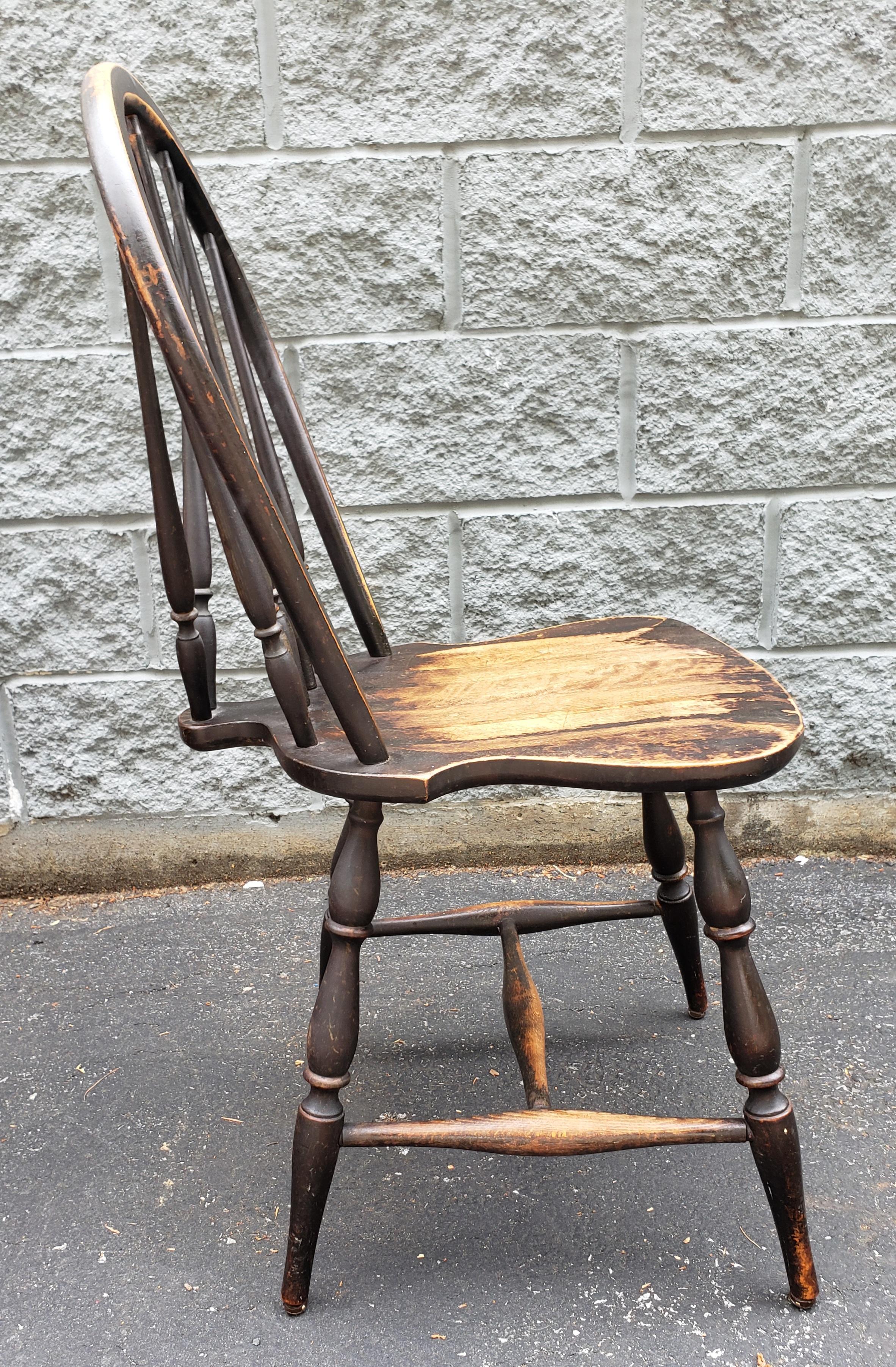A beautifully crafted antique Windsor braceback side chair. This is in good condition with great patina and will be a great addition to your collection.