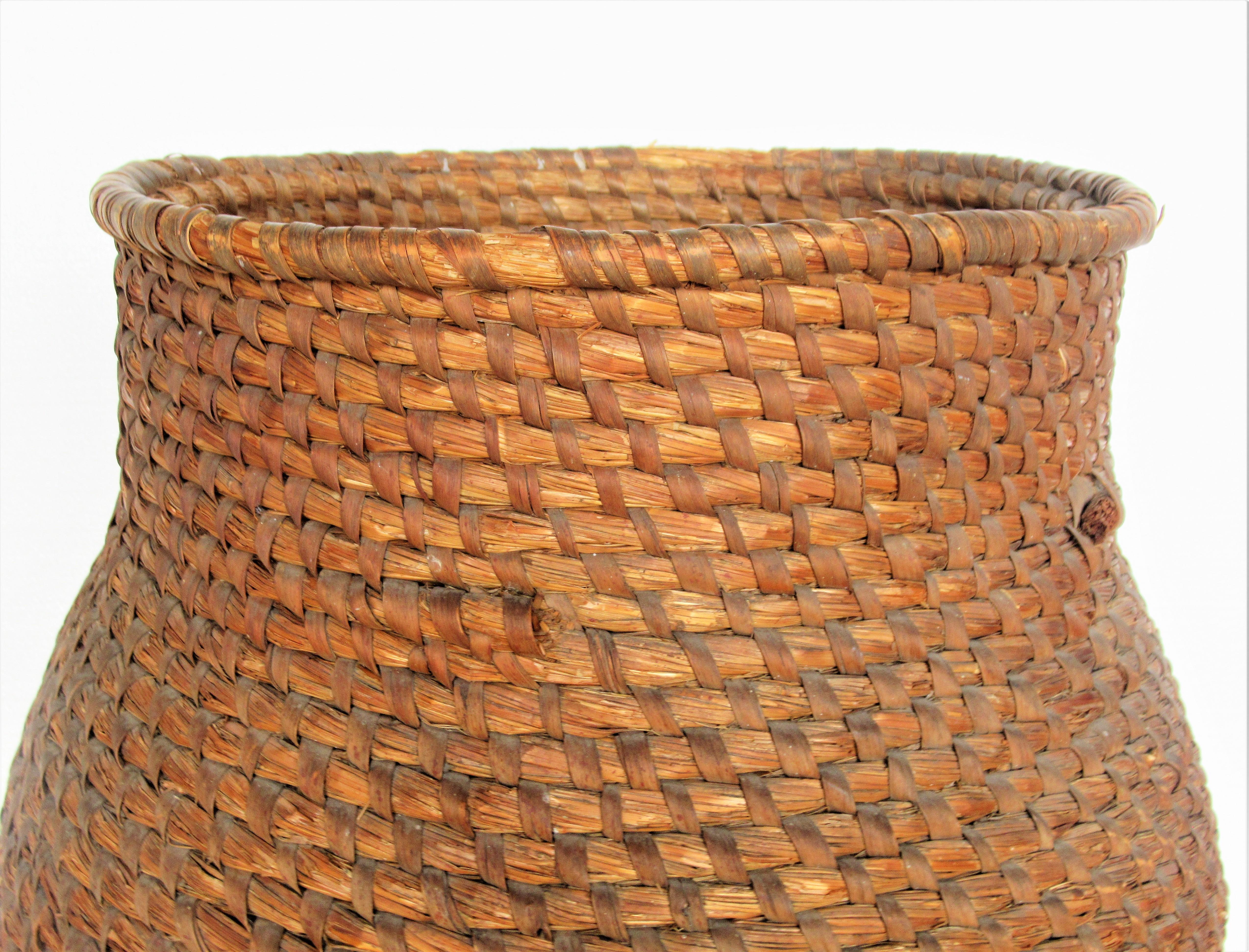 Woven  Antique Americana Pennsylvania Rye Straw Large Storage Basket