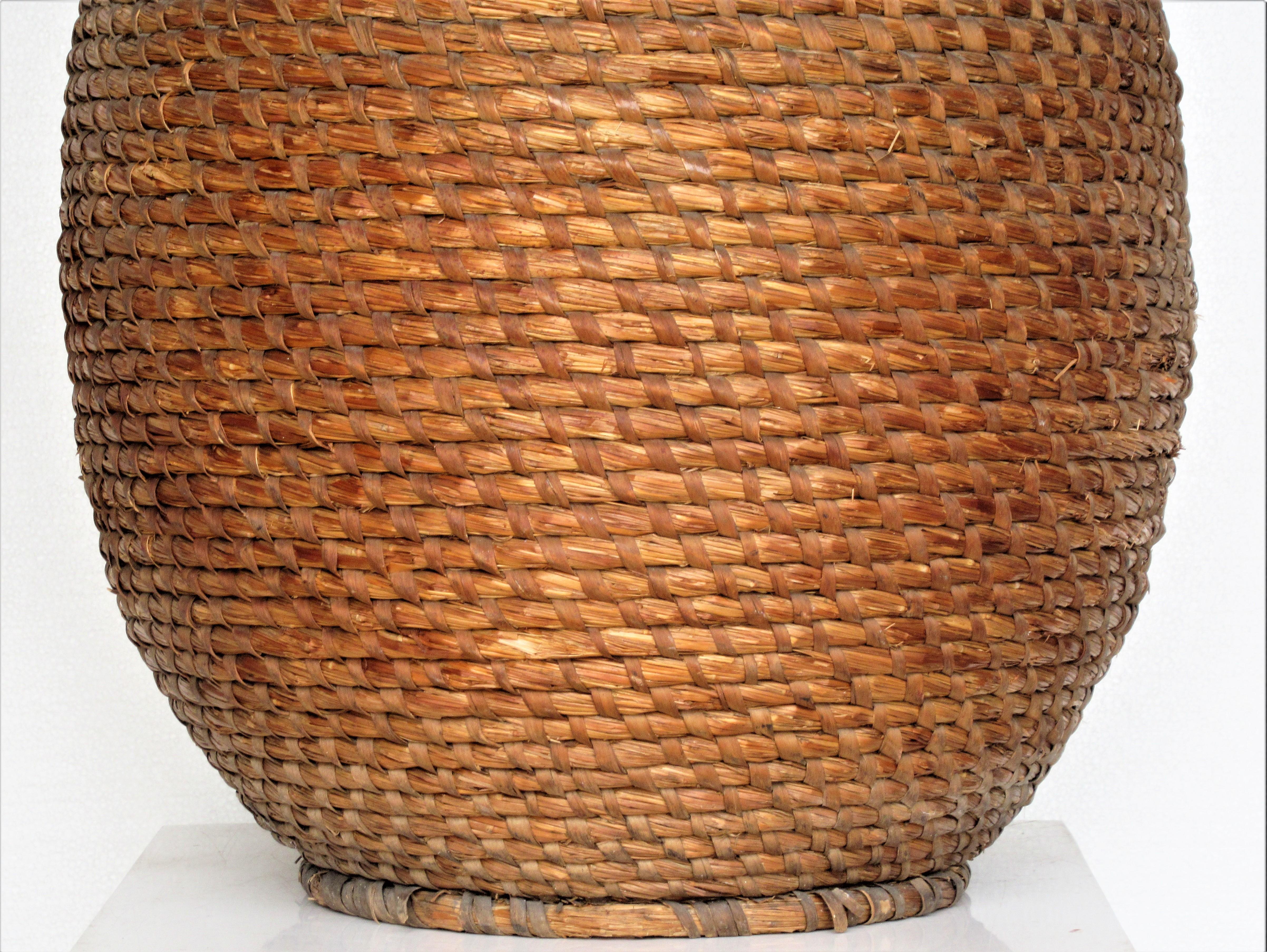 19th Century  Antique Americana Pennsylvania Rye Straw Large Storage Basket