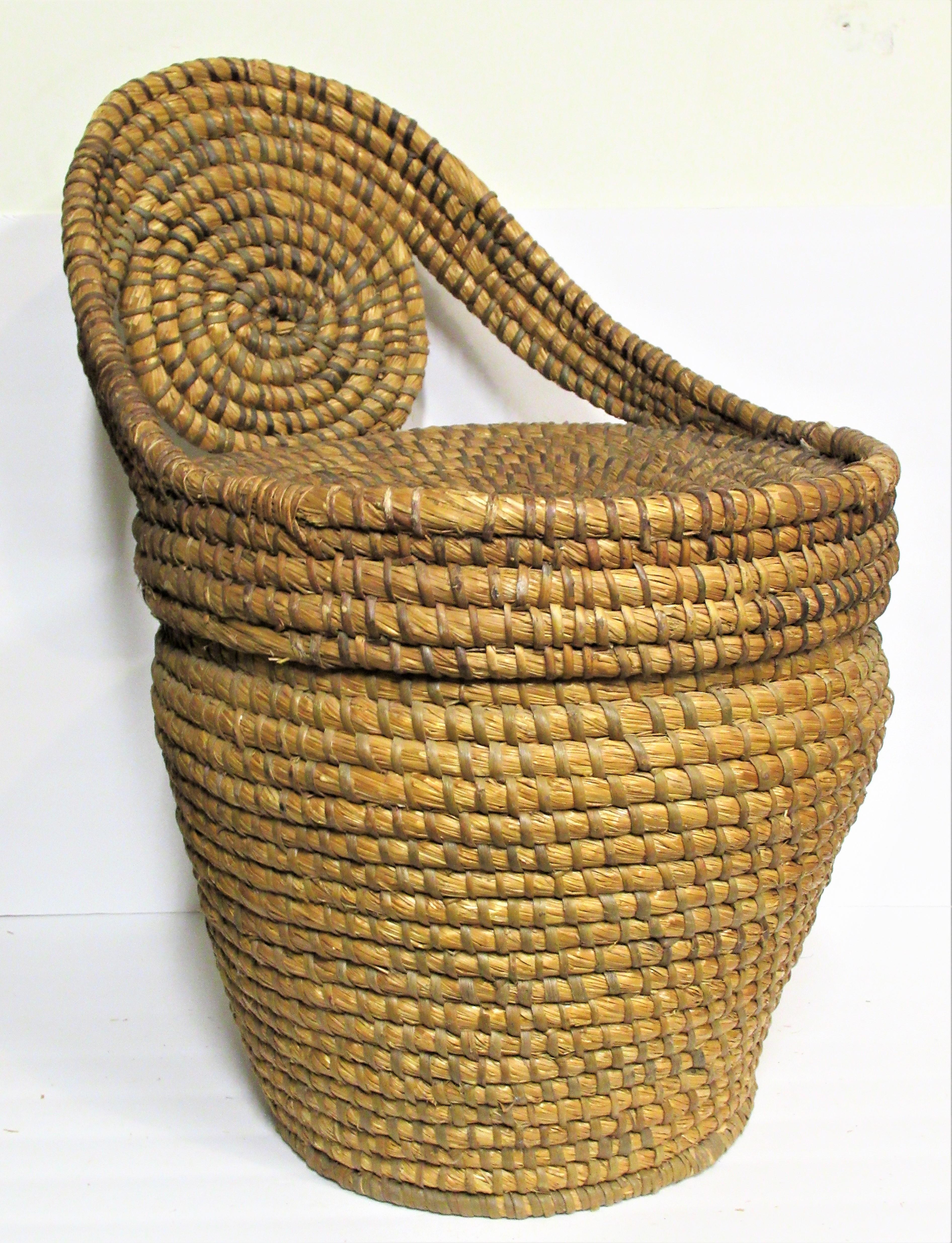 Antique Americana Pennsylvania Rye Straw Lidded Basket In Good Condition In Rochester, NY