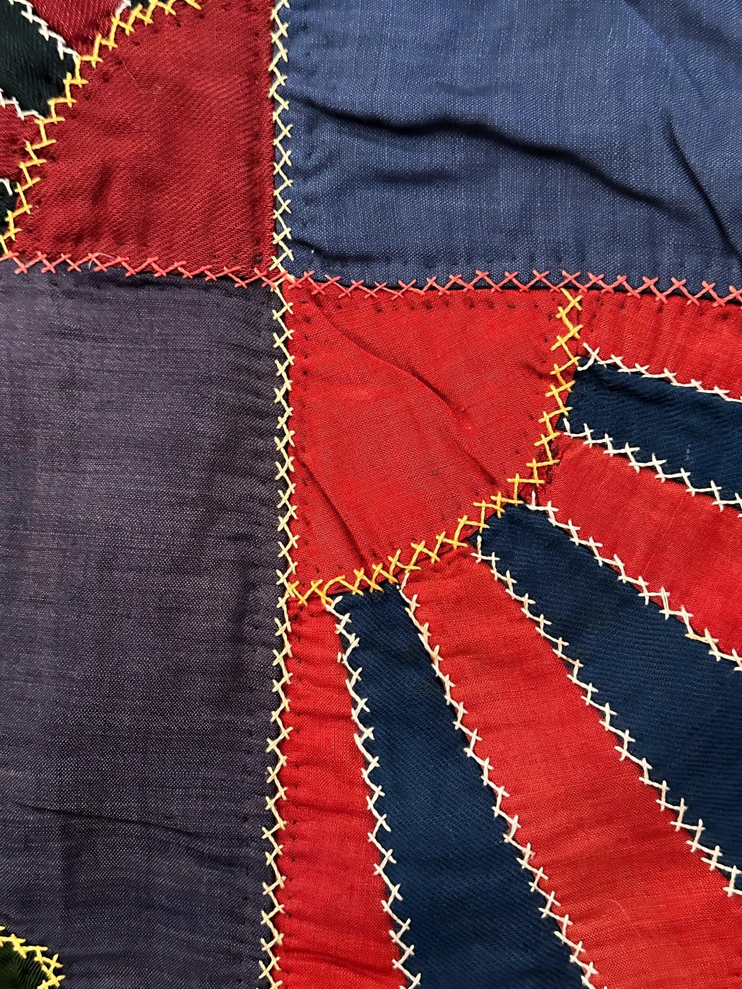 Antique Americana Quilt with Fan Motifs In Fair Condition For Sale In Atlanta, GA