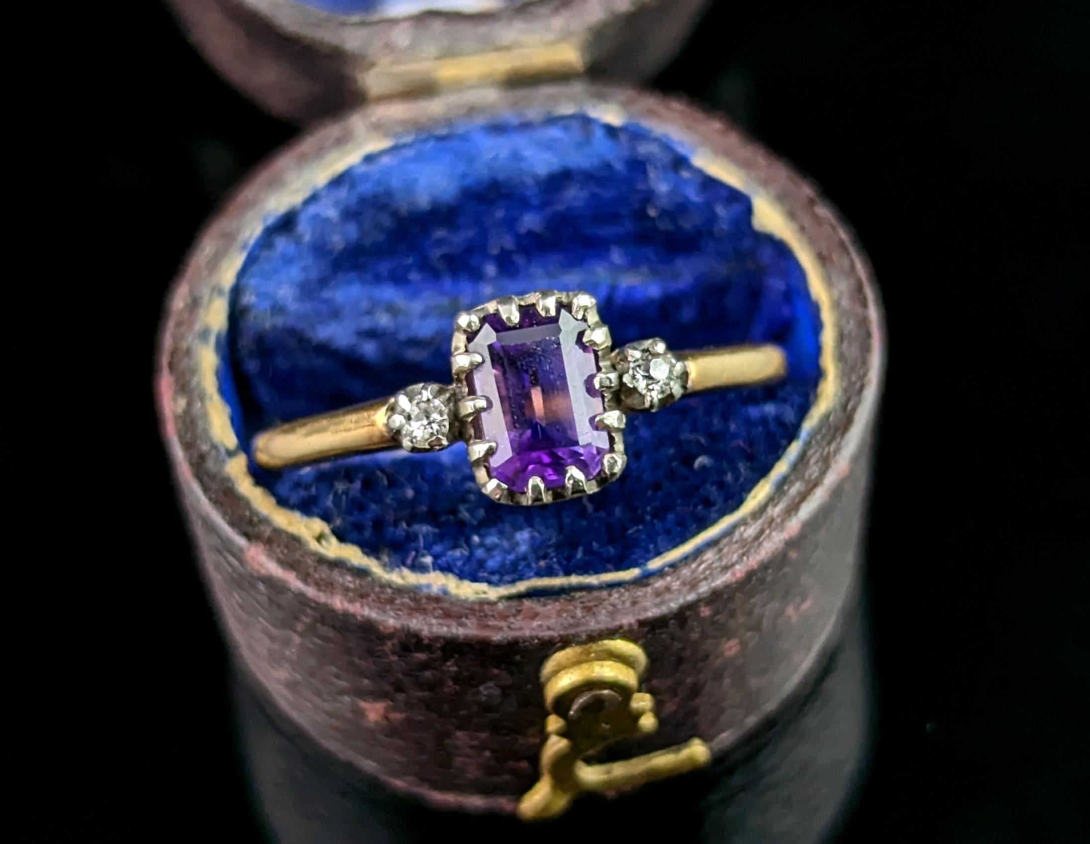 Antique Amethyst and Diamond ring, 18k yellow gold, three stone For Sale 6