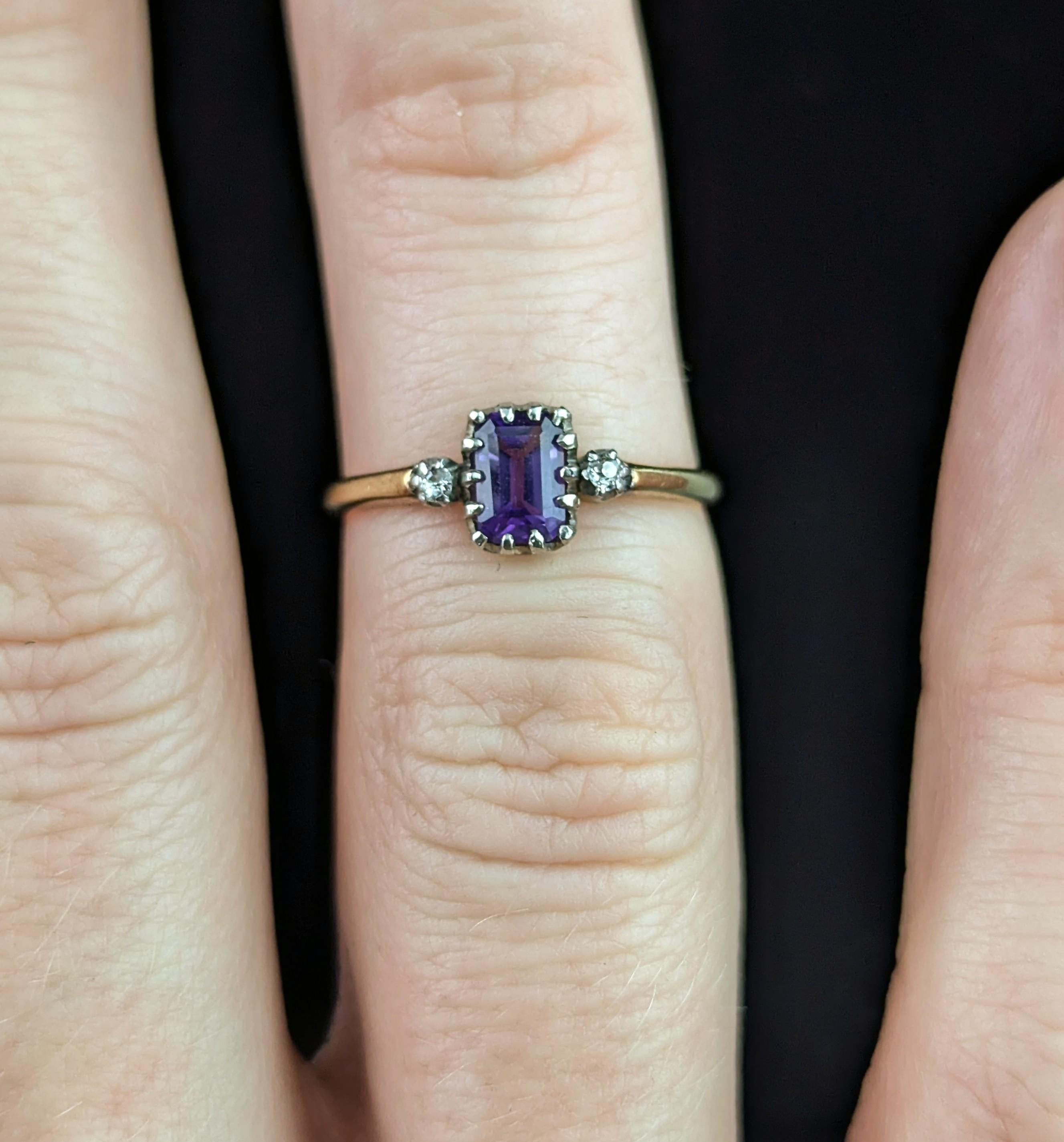 Antique Amethyst and Diamond ring, 18k yellow gold, three stone For Sale 1