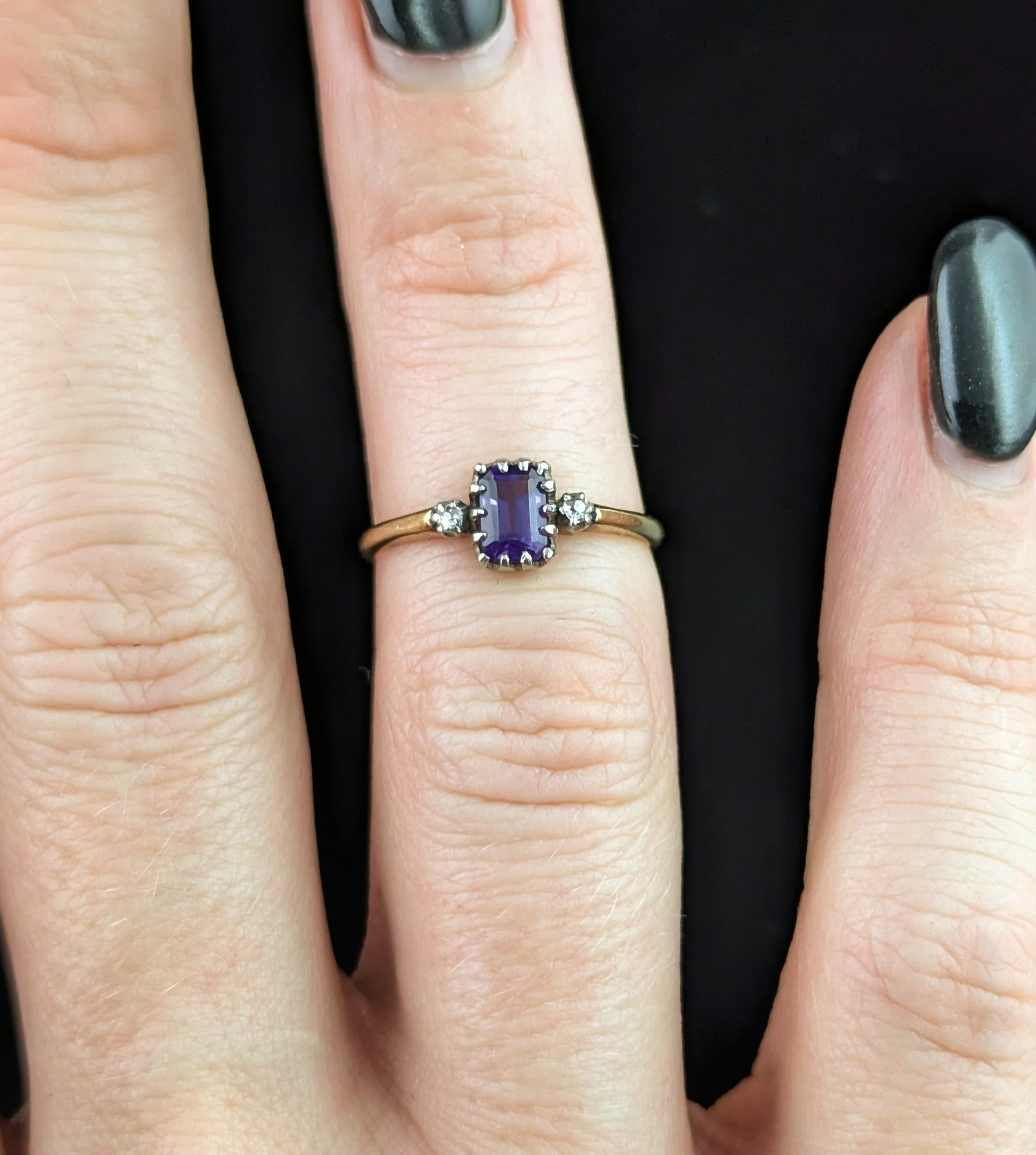 Antique Amethyst and Diamond ring, 18k yellow gold, three stone For Sale 2