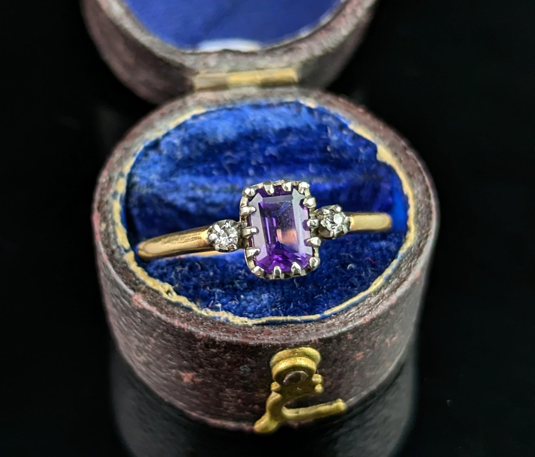 Antique Amethyst and Diamond ring, 18k yellow gold, three stone For Sale 3