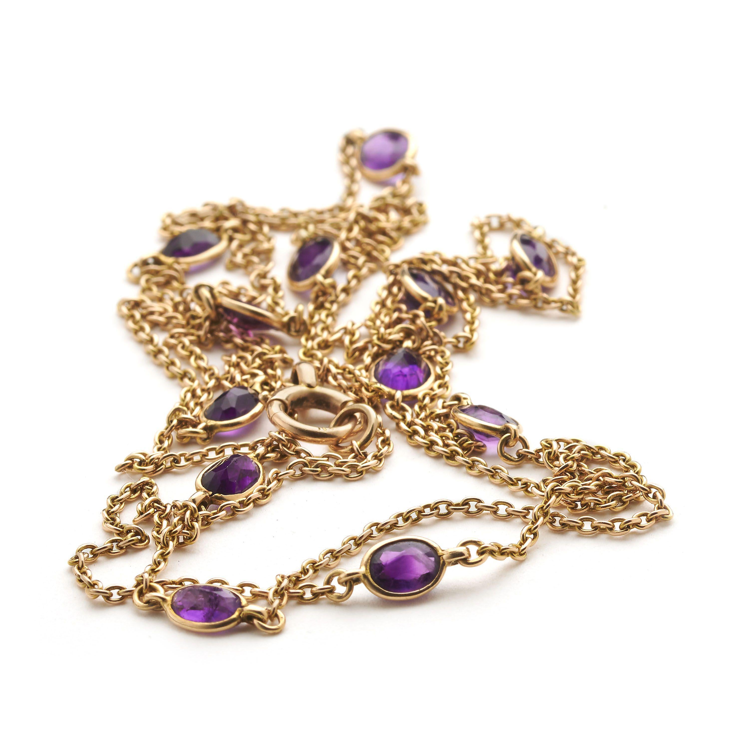 Taglio ovale Collana antica a catena lunga in ametista e oro, 1920 circa in vendita