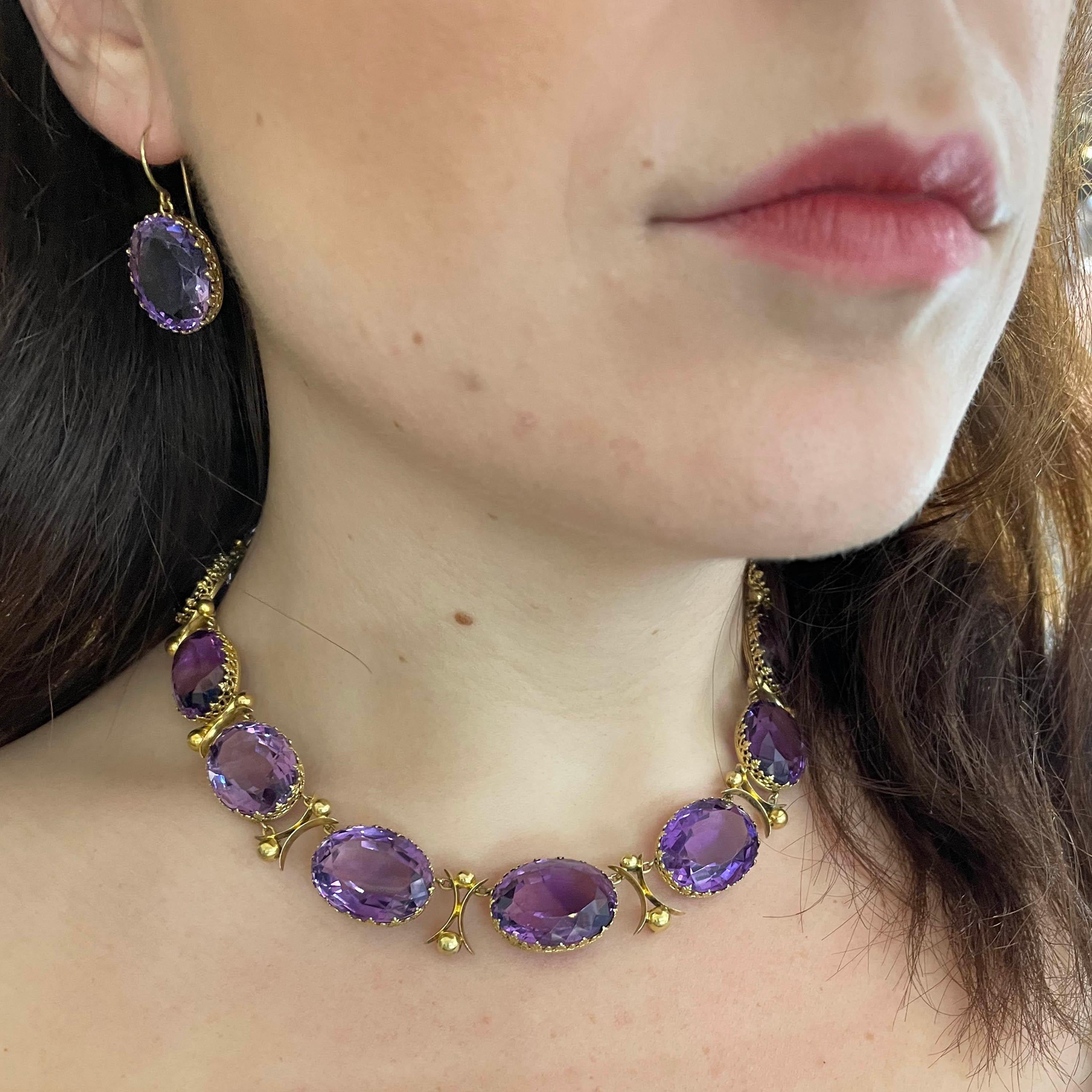 Victorien tardif Suite de colliers et de boucles d'oreilles Riviére en améthyste et or, Circa 1880 en vente