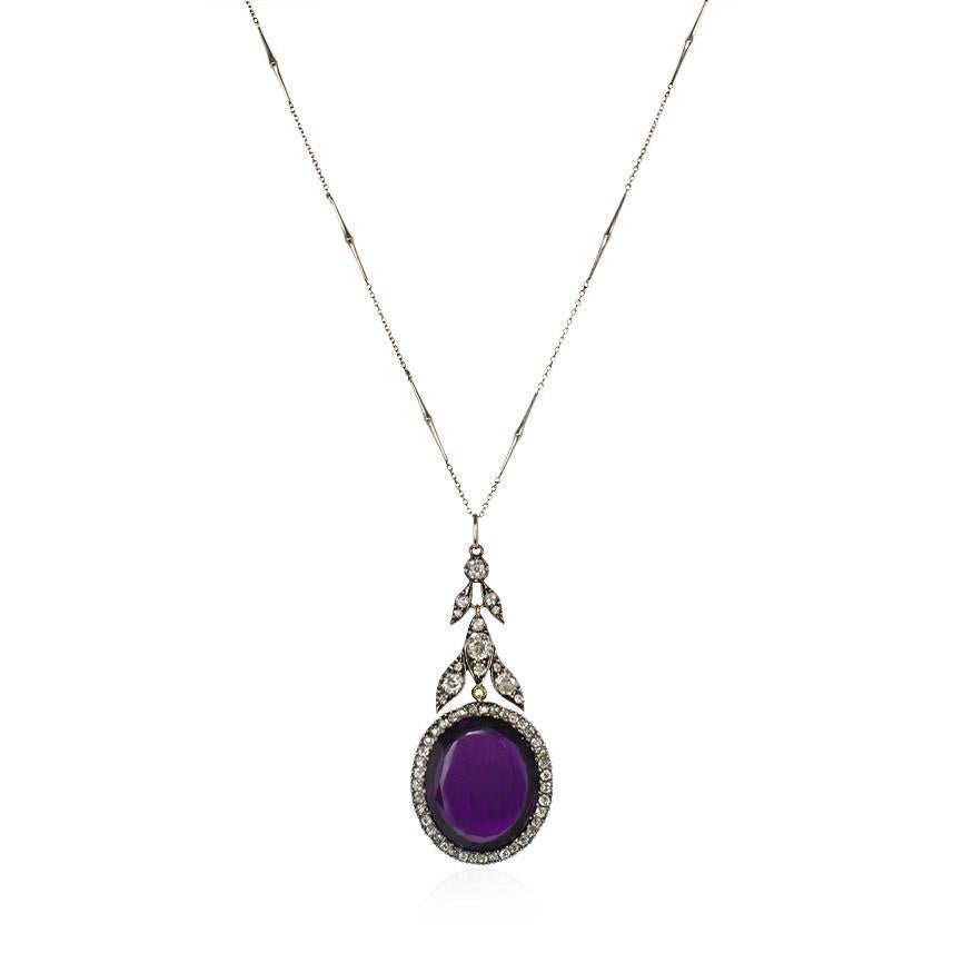 Ein antiker Amethyst-Anhänger aus dem 19. Jahrhundert in einer Einfassung aus alten Minen und Diamanten, der an einer diamantenen Girandole mit Blattwerk hängt, aus Sterlingsilber und 18 Karat Gold.  Atw 2.48 ct.  Kette enthalten, aber