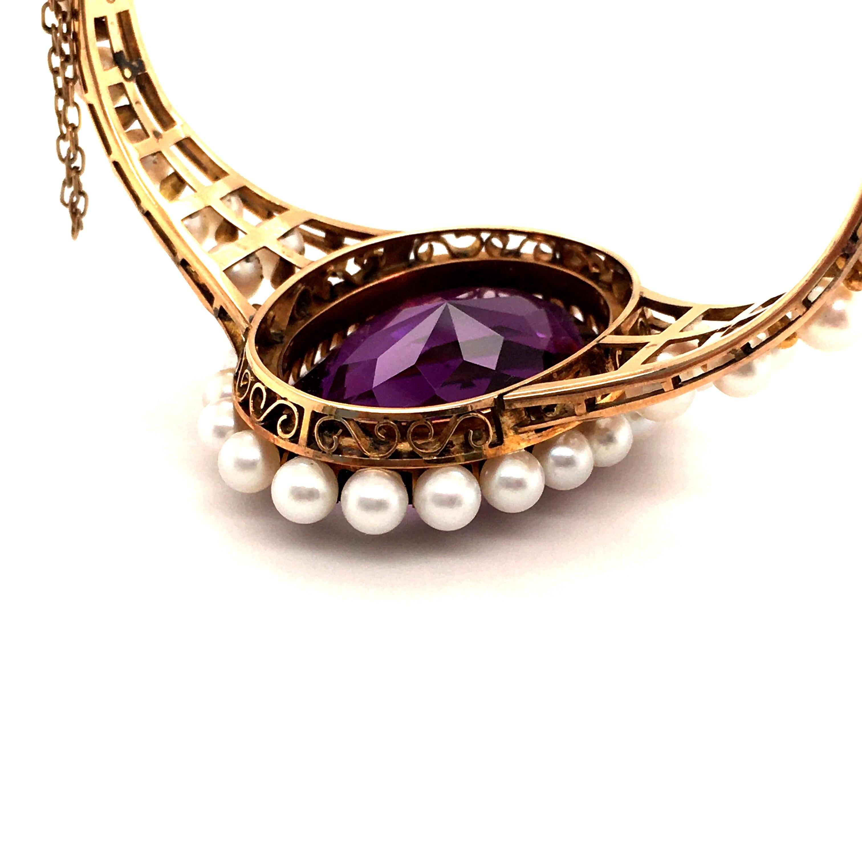 Antique Amethyst and Pearl Bangle in 18 Karat Gold In Good Condition In Lucerne, CH