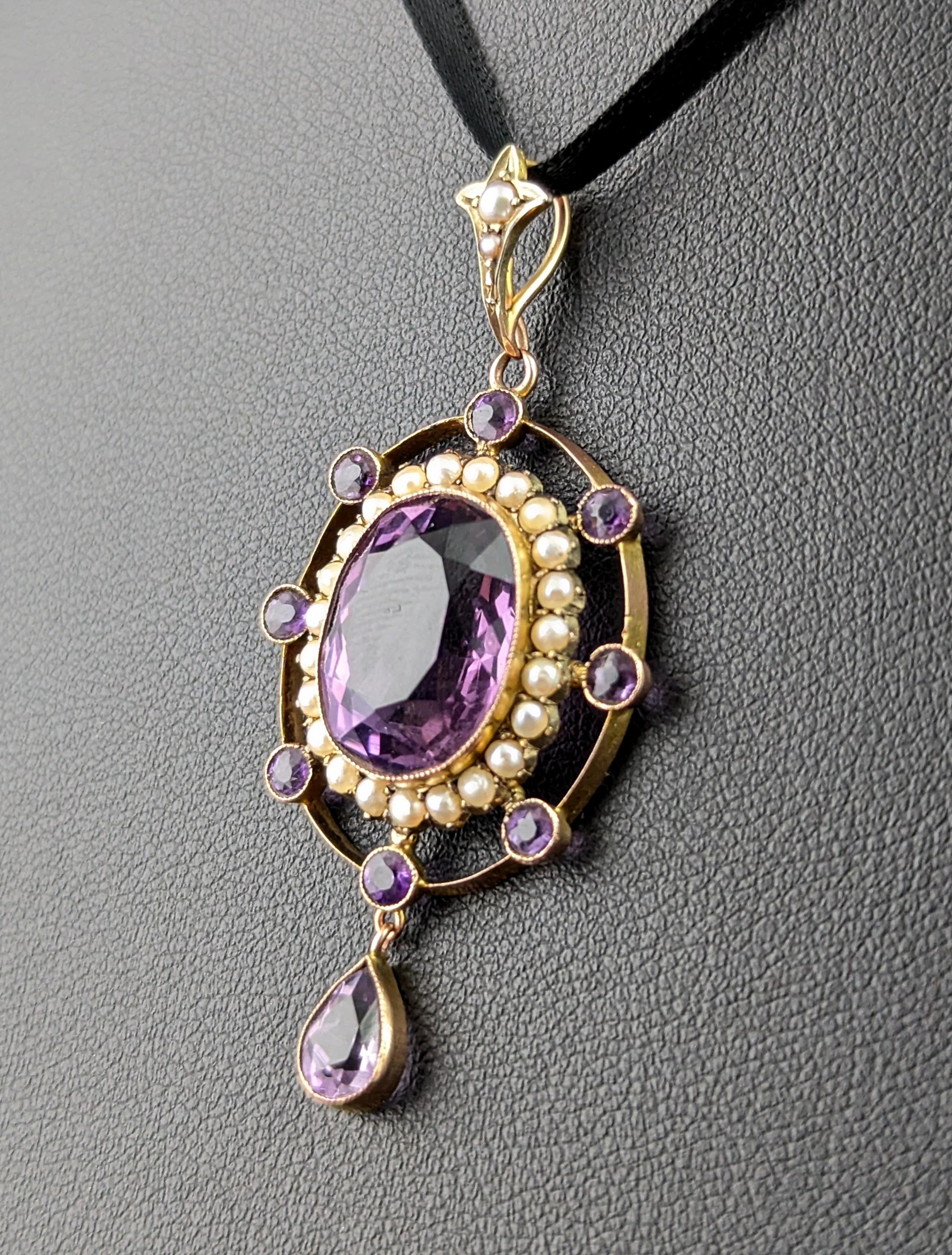 Édouardien Pendentif antique en améthyste et perle, or jaune 9k en vente