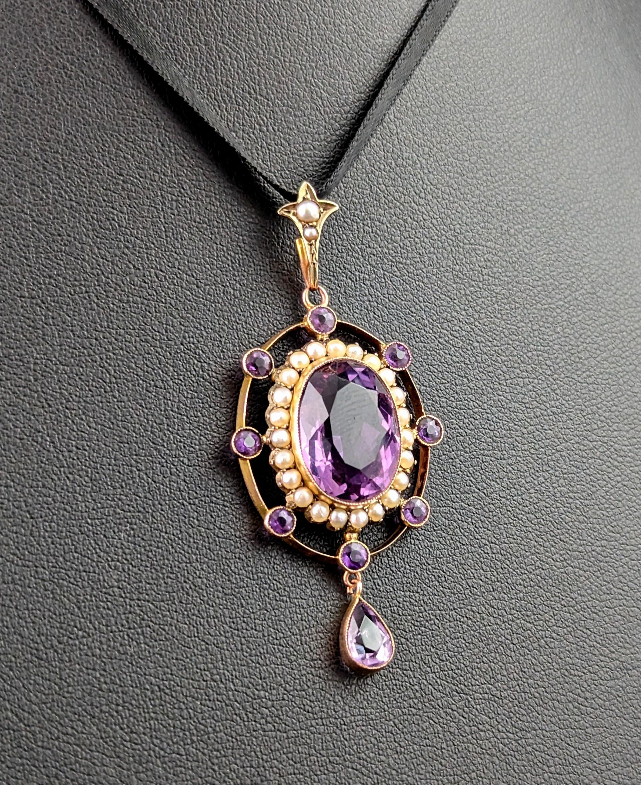 Taille ovale Pendentif antique en améthyste et perle, or jaune 9k en vente