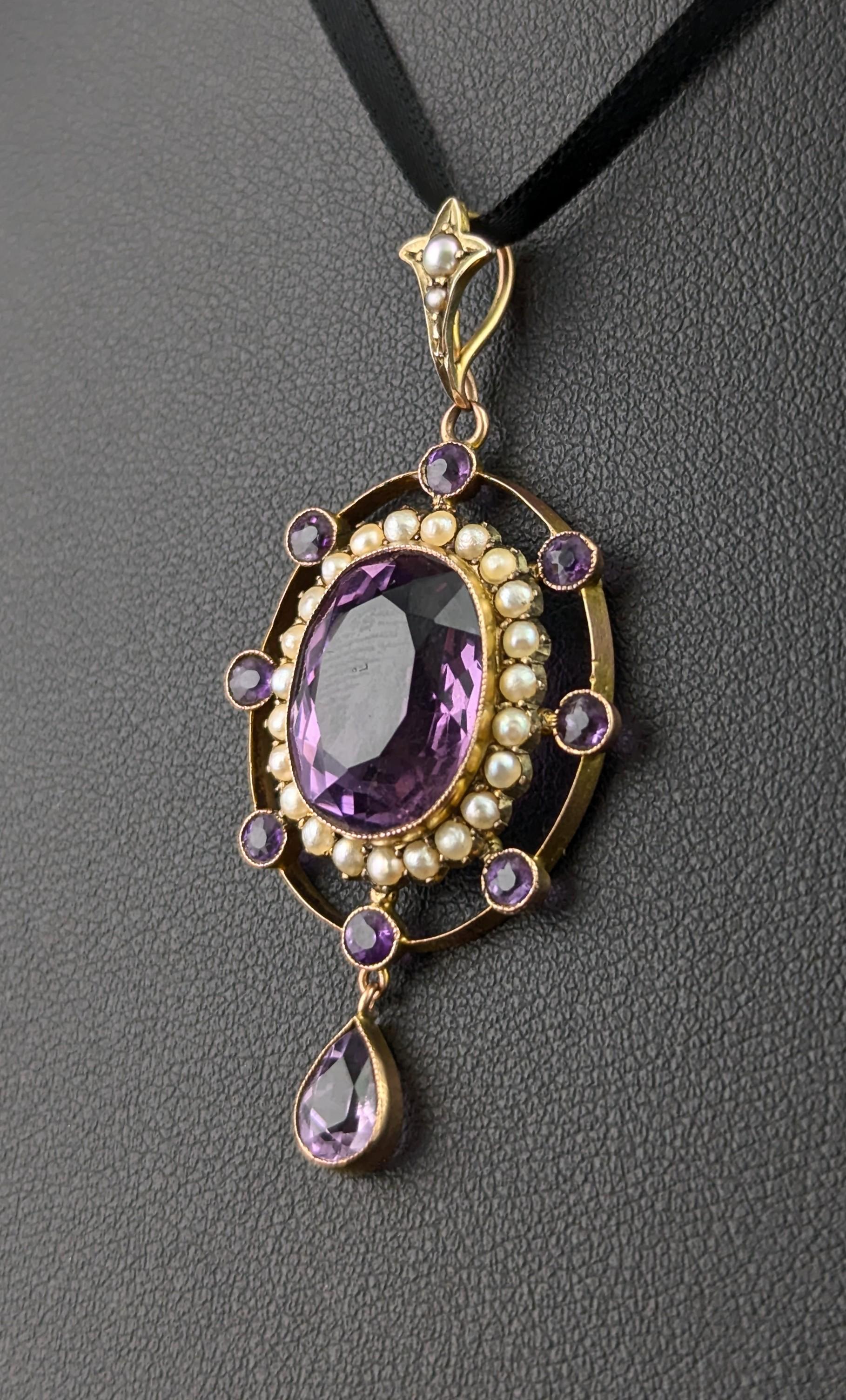 Pendentif antique en améthyste et perle, or jaune 9k en vente 1