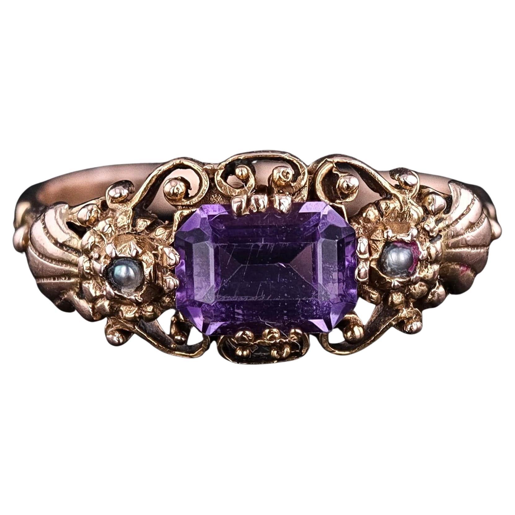 Antique Amethyst and Pearl Ring of 14k Gold in vendita