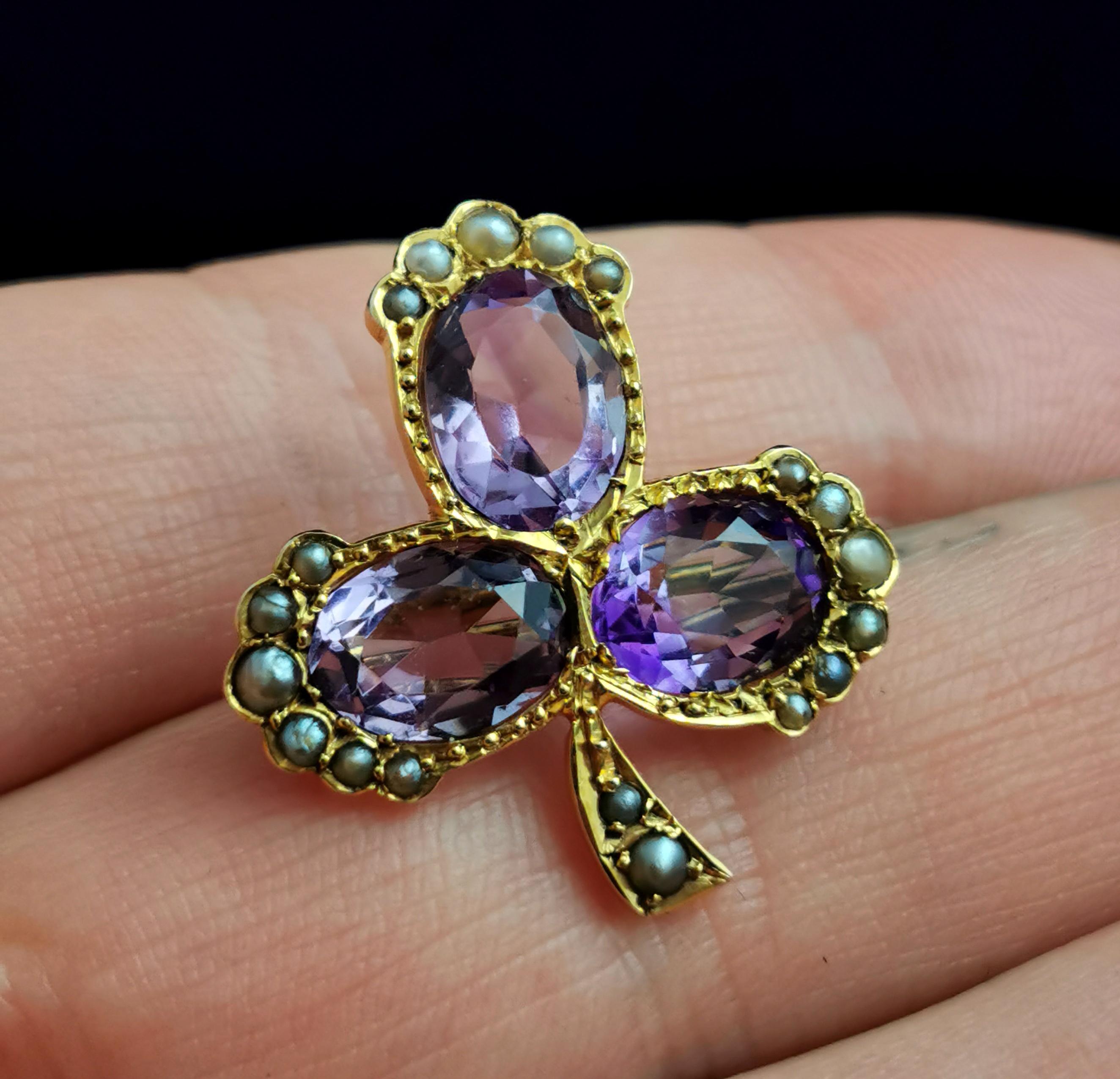 Antique Amethyst and Pearl Shamrock Brooch, Clover, 15k Gold, Victorian In Good Condition For Sale In NEWARK, GB