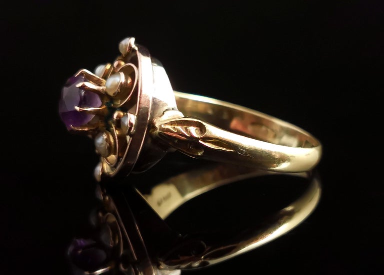 Antique Amethyst and Seed Pearl Ring, 18 Karat Yellow Gold In Fair Condition In NEWARK, GB