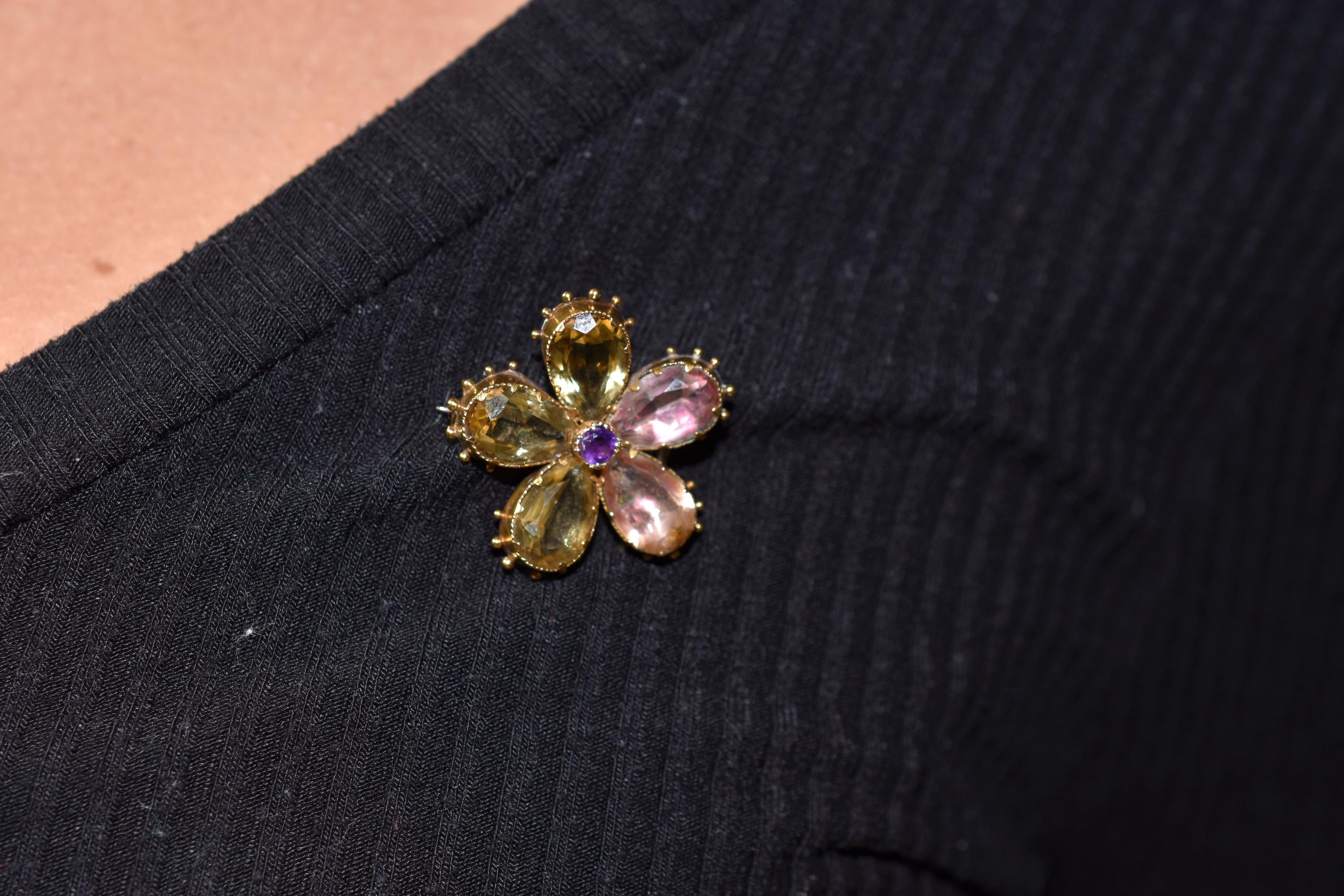 Antique Amethyst Citrine & 18K Gold Pansy Brooch, circa 1820 For Sale 1