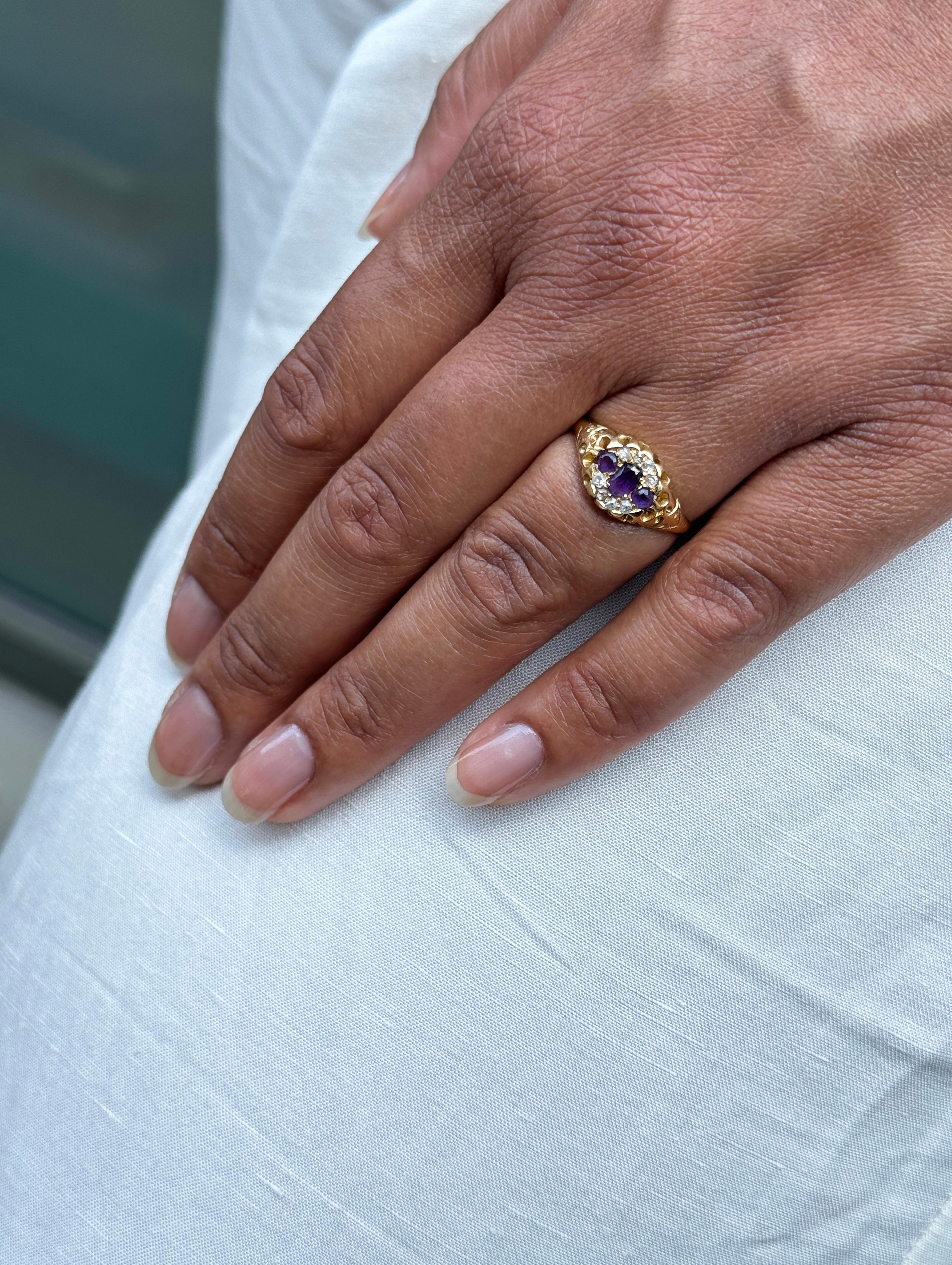 Bague ancienne à améthyste et diamant en or jaune 18 carats, ornée d'une navette sculptée et ajourée Pour femmes en vente