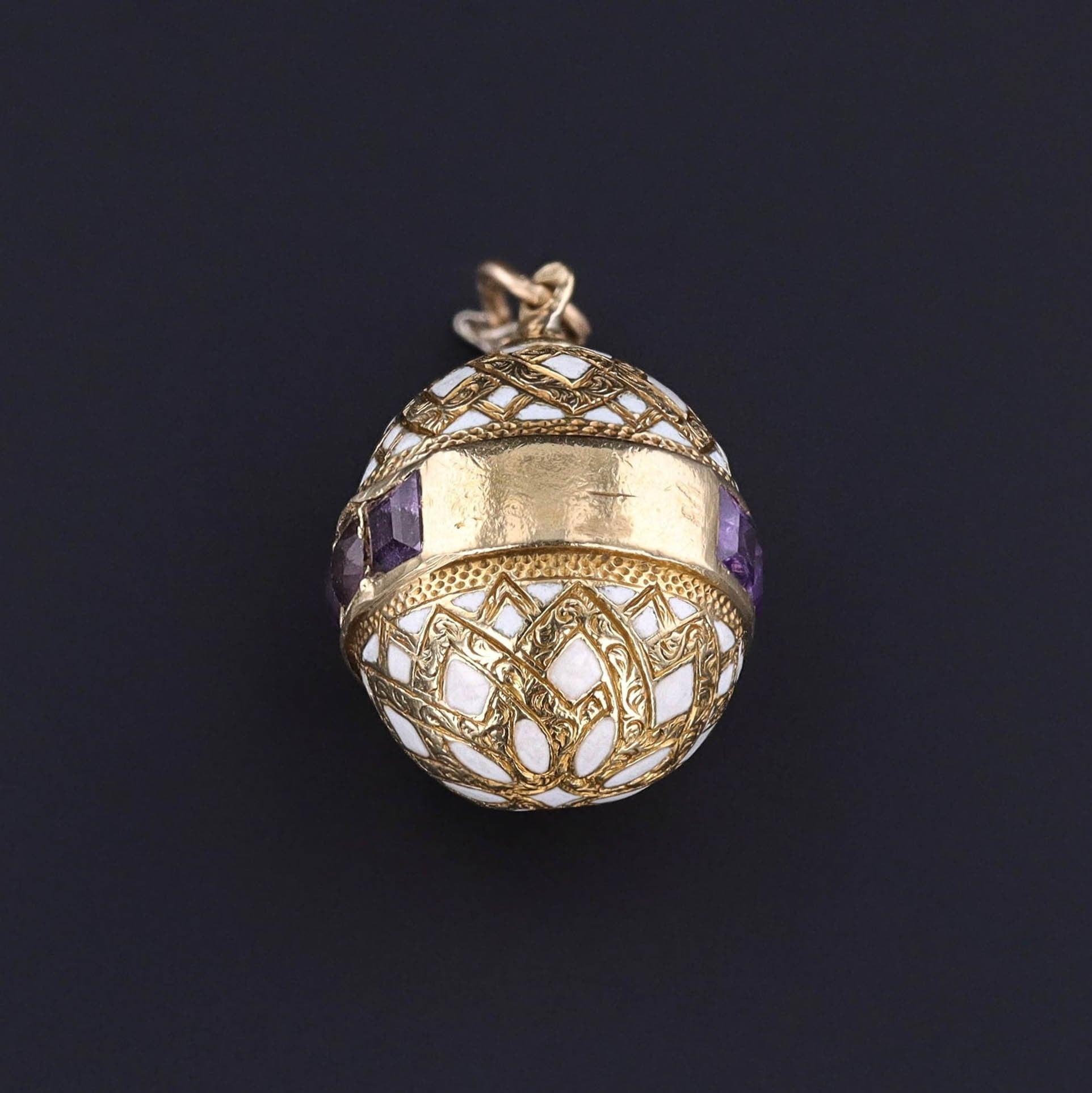 Rose Cut Antique Amethyst Egg Charm of 18k Gold For Sale