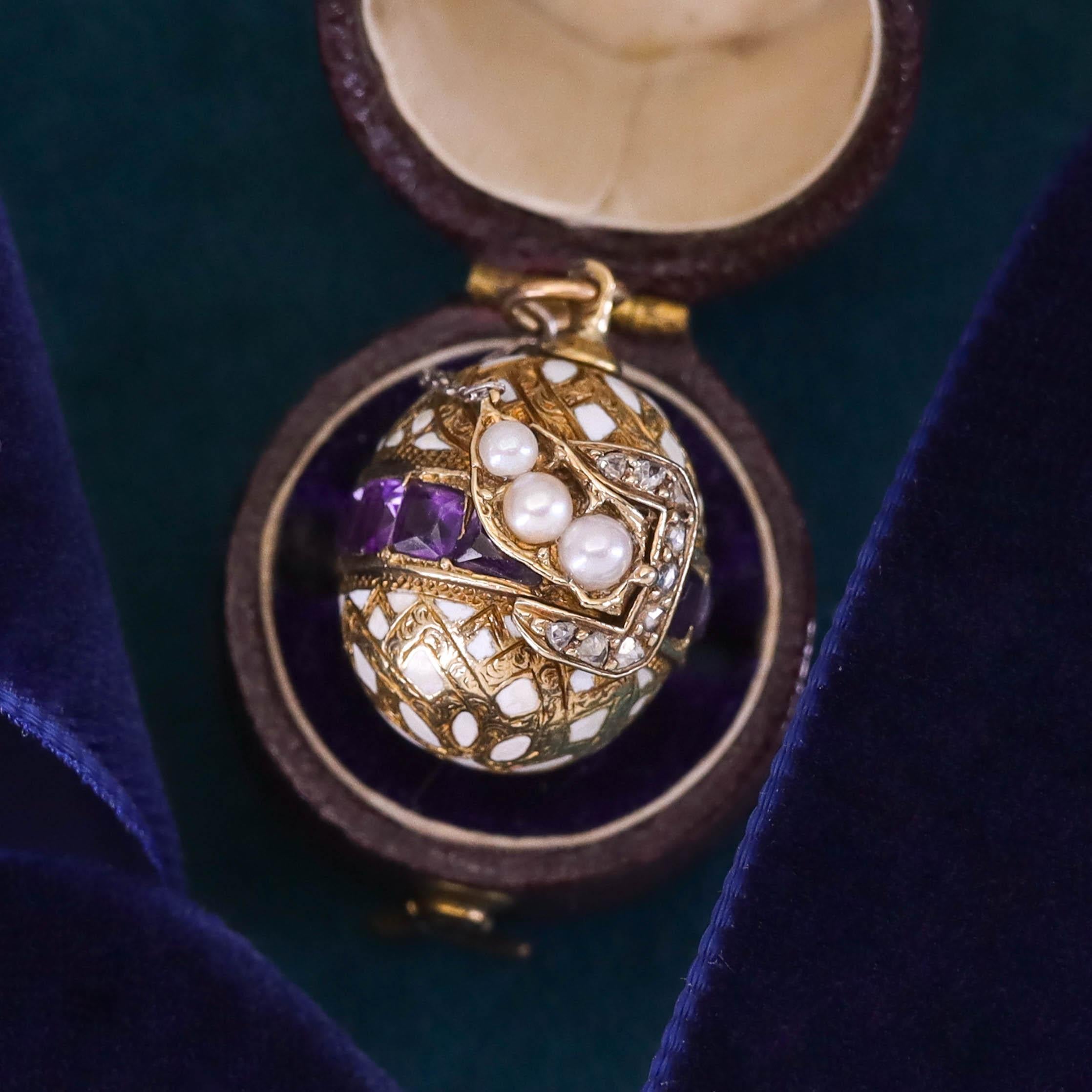 Women's Antique Amethyst Egg Charm of 18k Gold For Sale