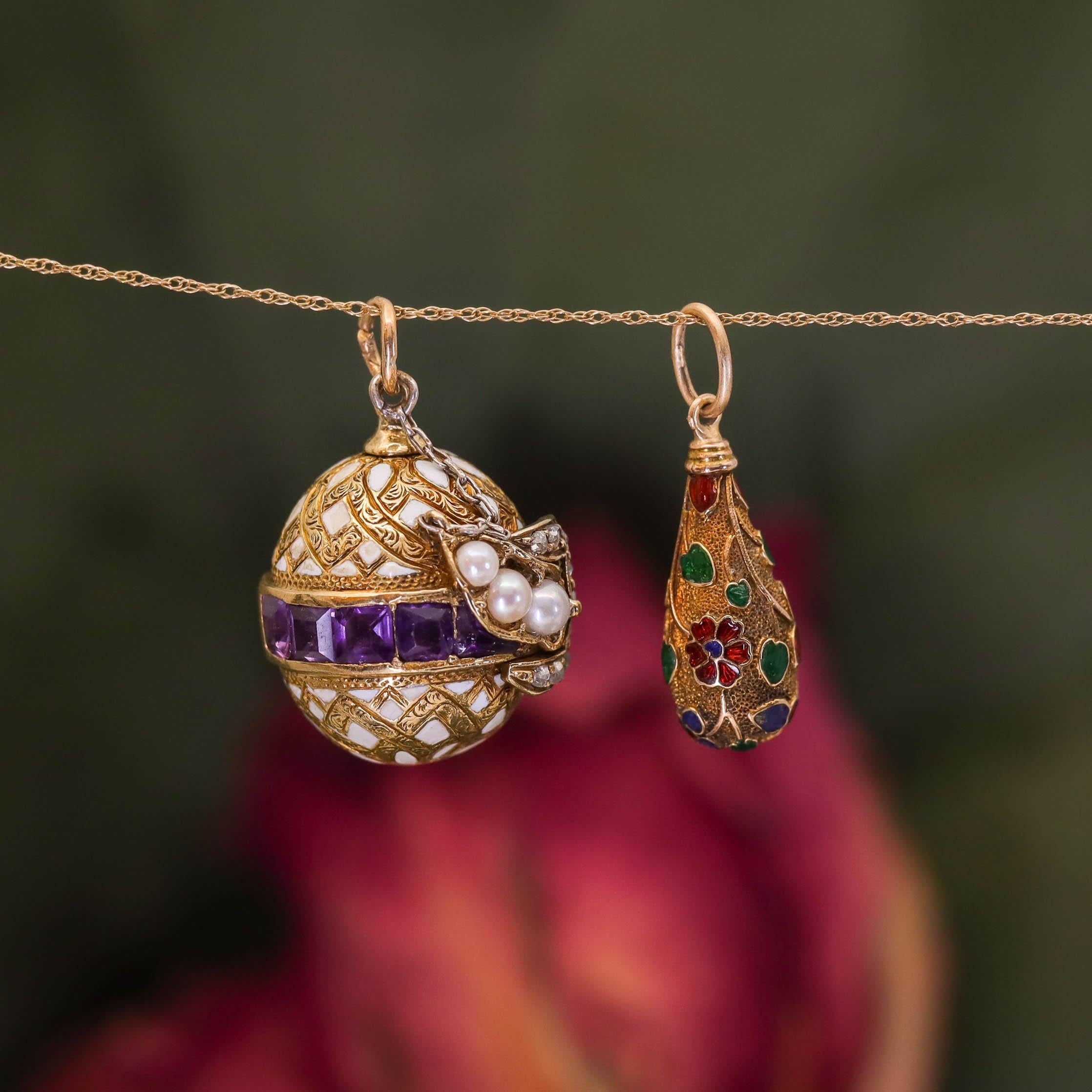 Breloque ancienne en or 18 carats avec œuf en améthyste en vente 1