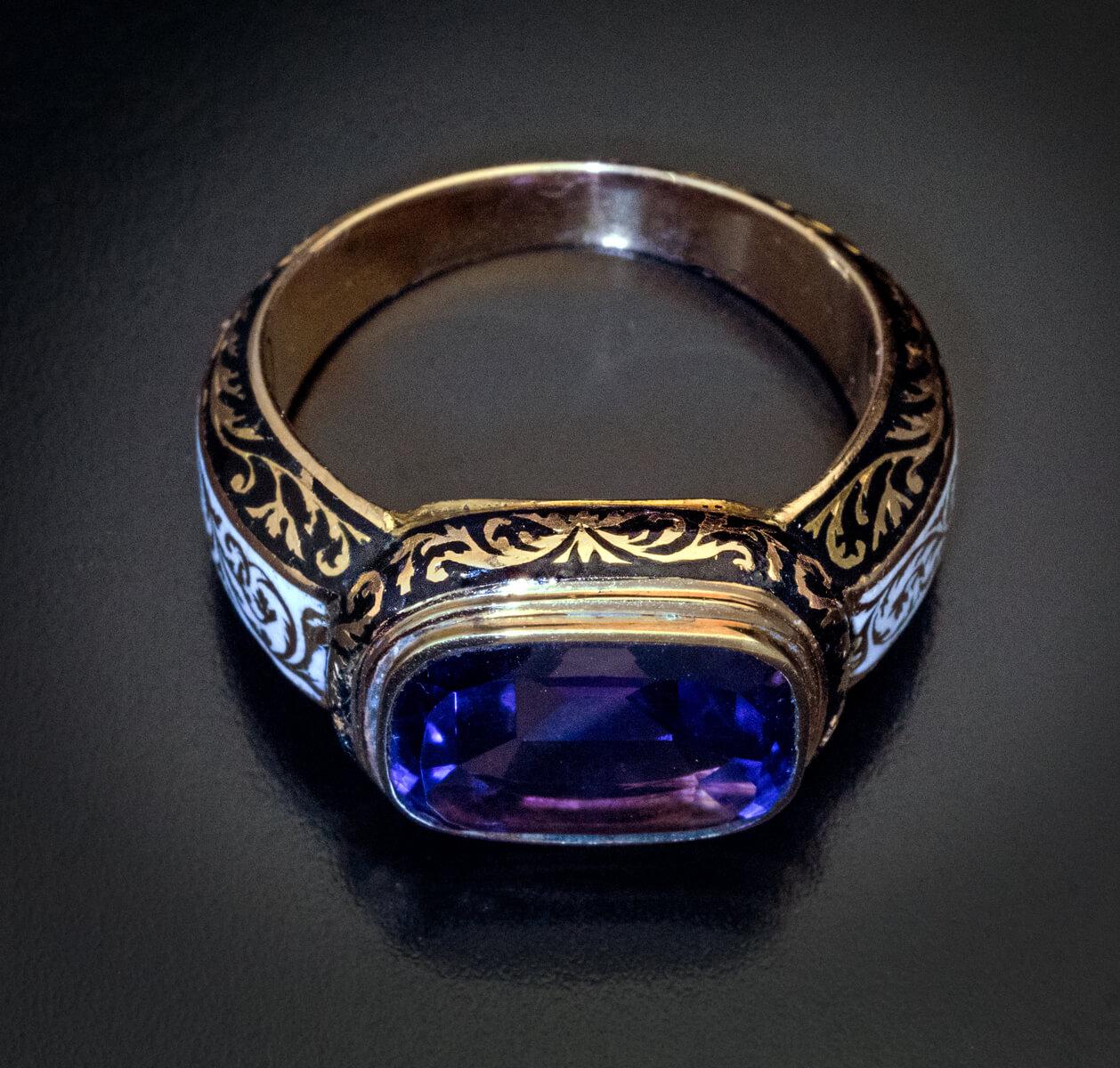 Antique Amethyst Enamel Gold Mens Ring In Good Condition For Sale In Chicago, IL
