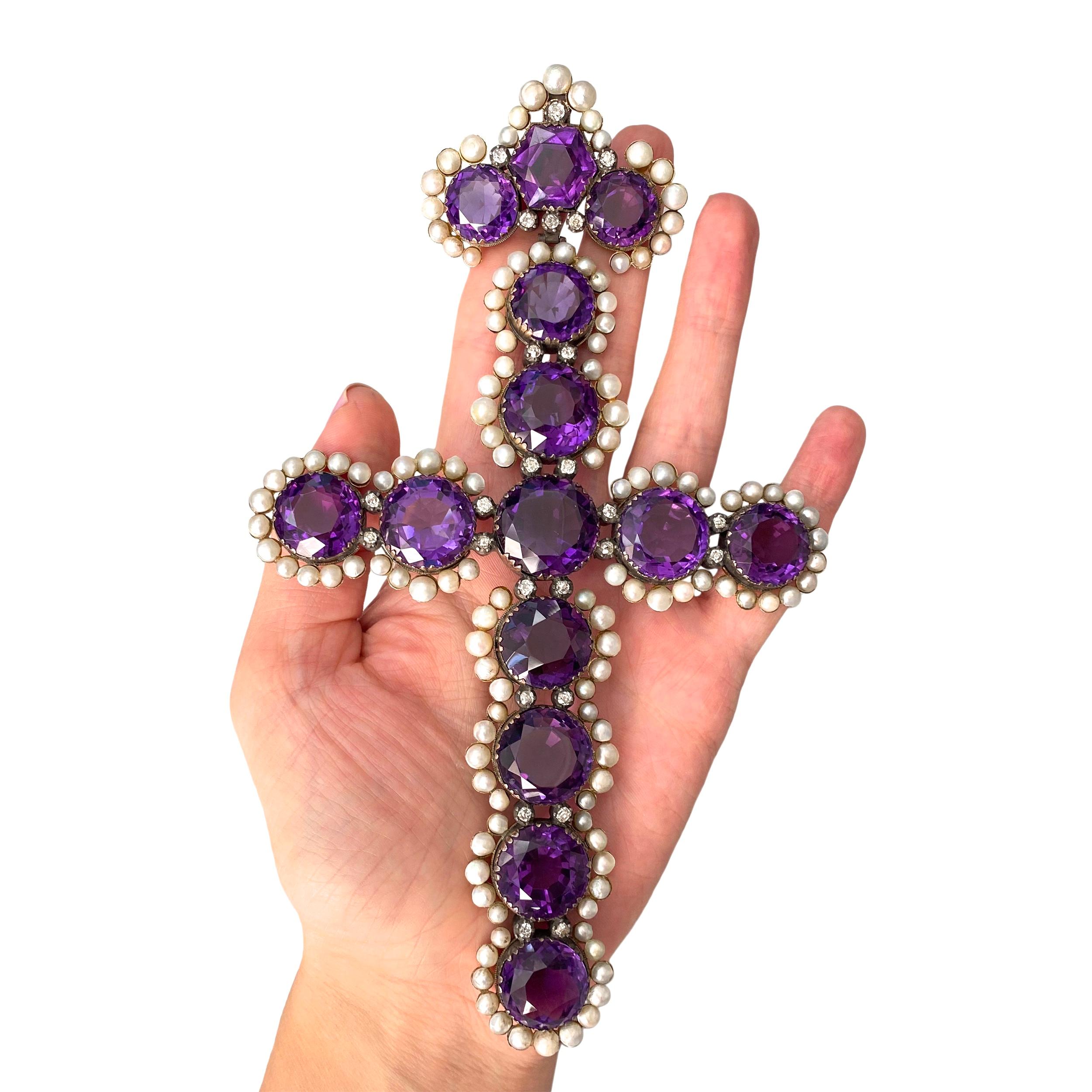 Pendentif croix ancien en améthyste, perles et diamants en vente 5