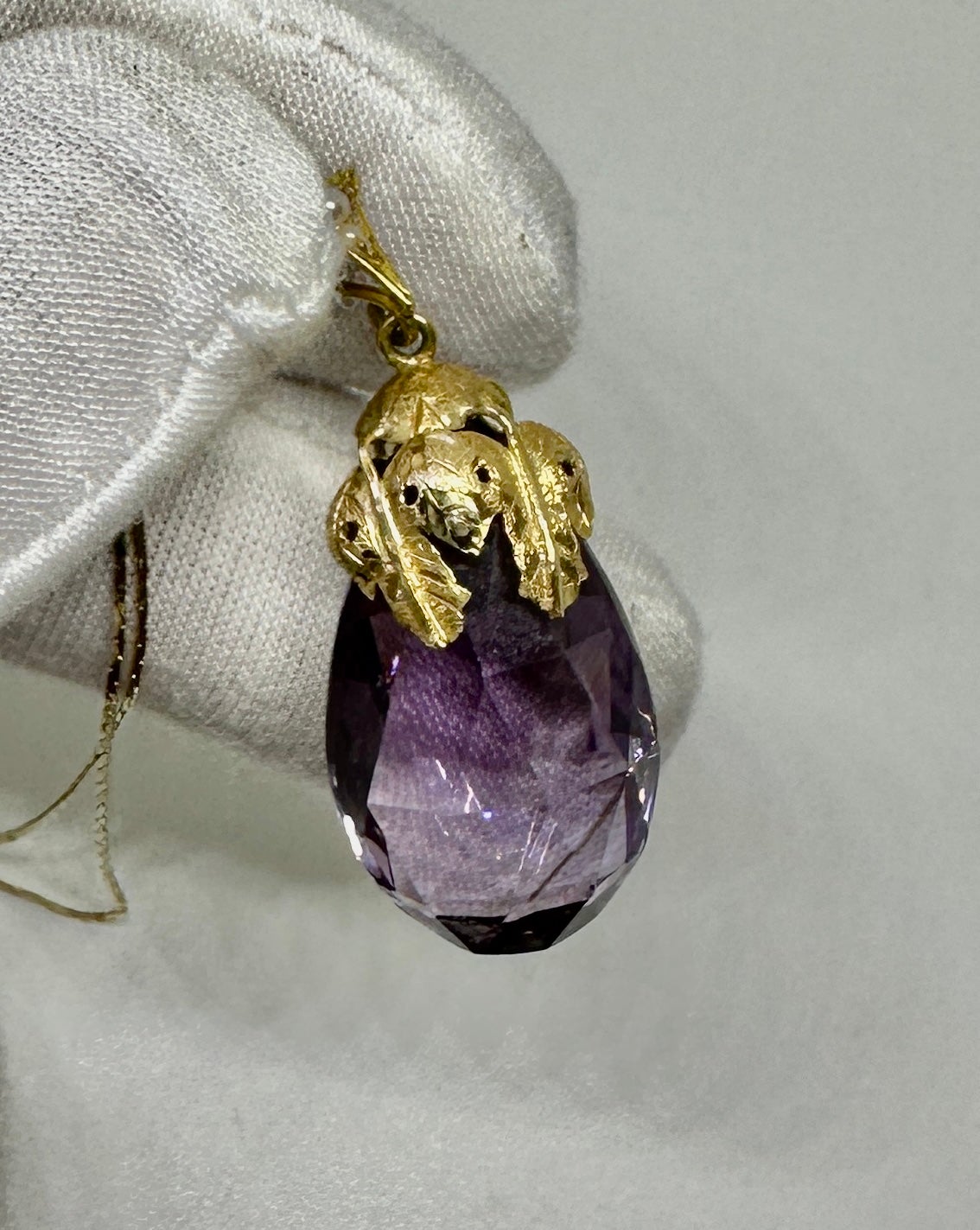 Briolette Cut Antique Amethyst Pendant 14 Karat Gold Etruscan Revival Necklace Leaf Motif For Sale