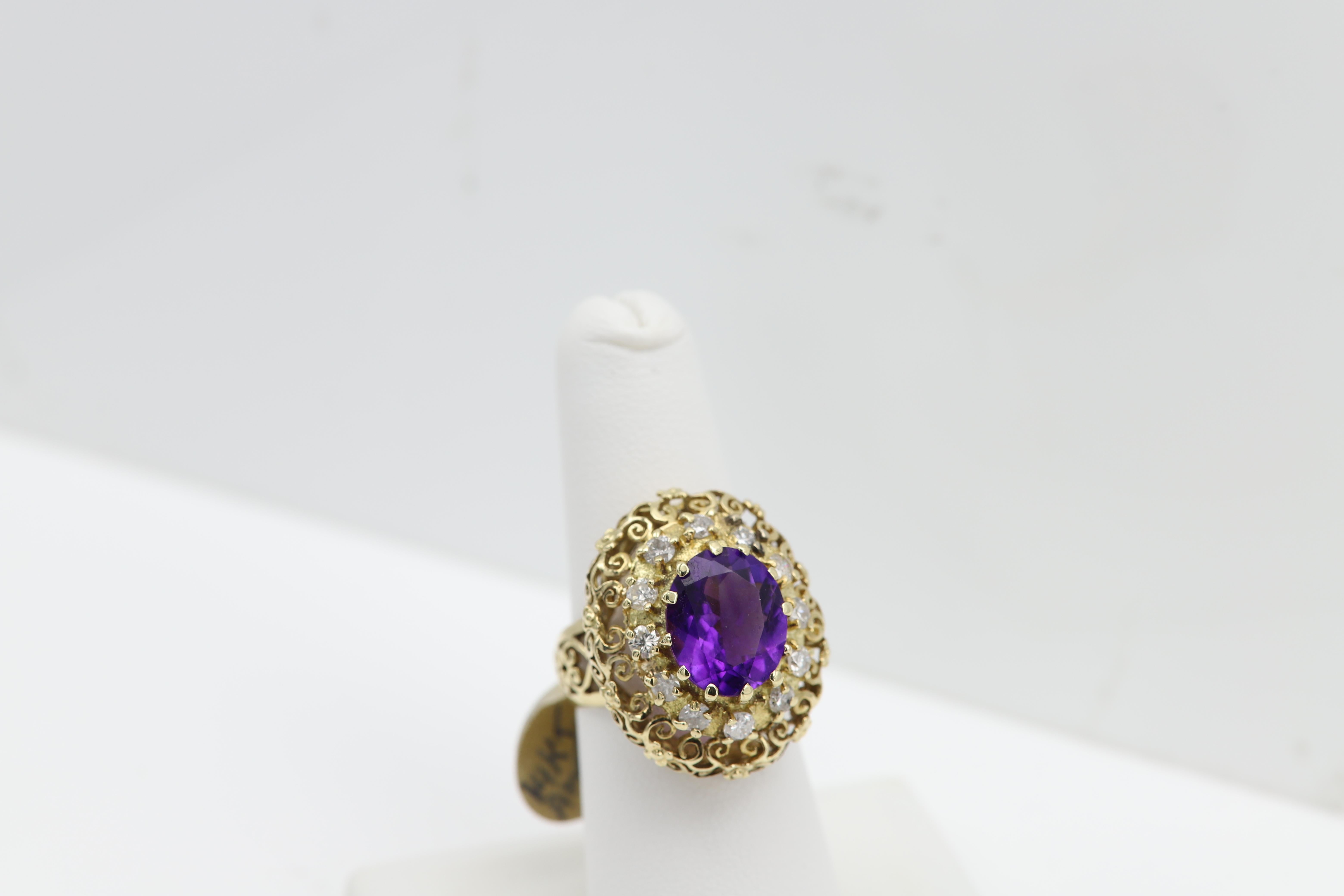 ein wahres Juwel ! in sehr gutem Zustand
hergestellt im Jahr 1851  in England!
schöne handgefertigte Filigranarbeit
14k Gelbgold ca. 8,40 Gramm
Violetter ovaler Amethyst  9 x12 mm
Fläche auf der Oberseite ca. 18 x 22 mm groß
Fingergröße