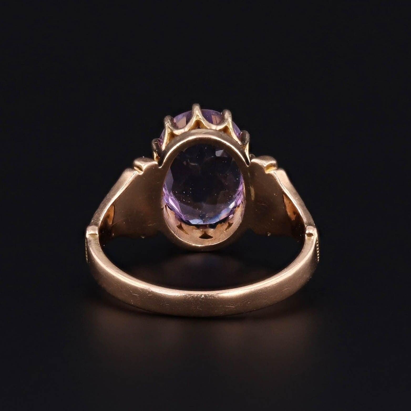 Taglio ovale Anello antico con ametista in oro 14k in vendita