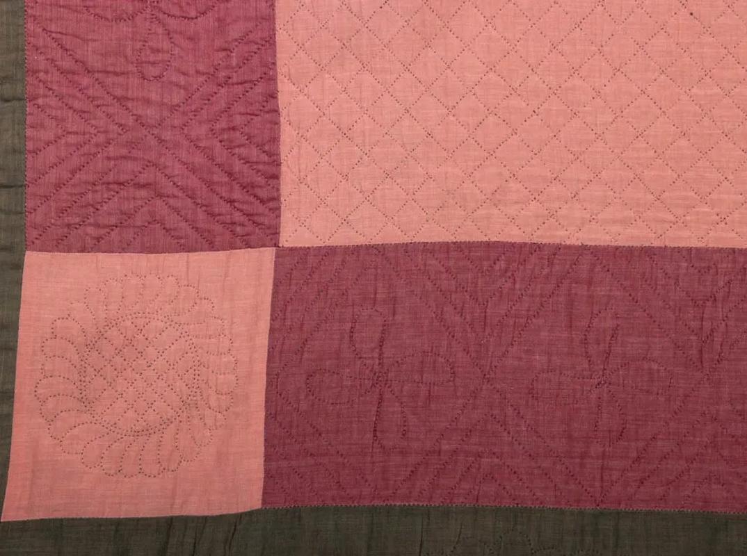 Antique Amish Dimond Quilt with Ex-Museum Provenance In Good Condition For Sale In Atlanta, GA