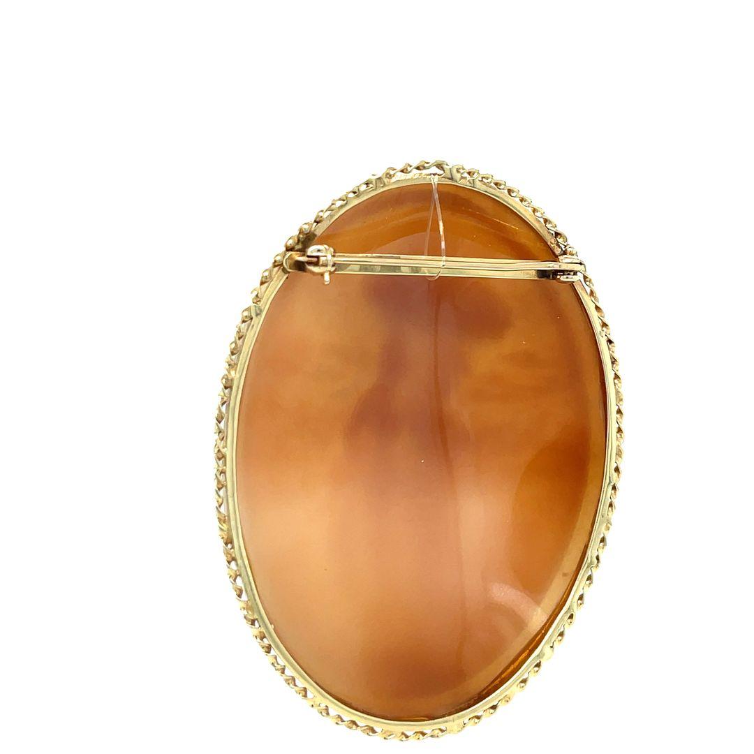 Antique Ammendola Oval Hand Carved 2 Ladies Italian Shell Cameo Brooch In Good Condition For Sale In beverly hills, CA