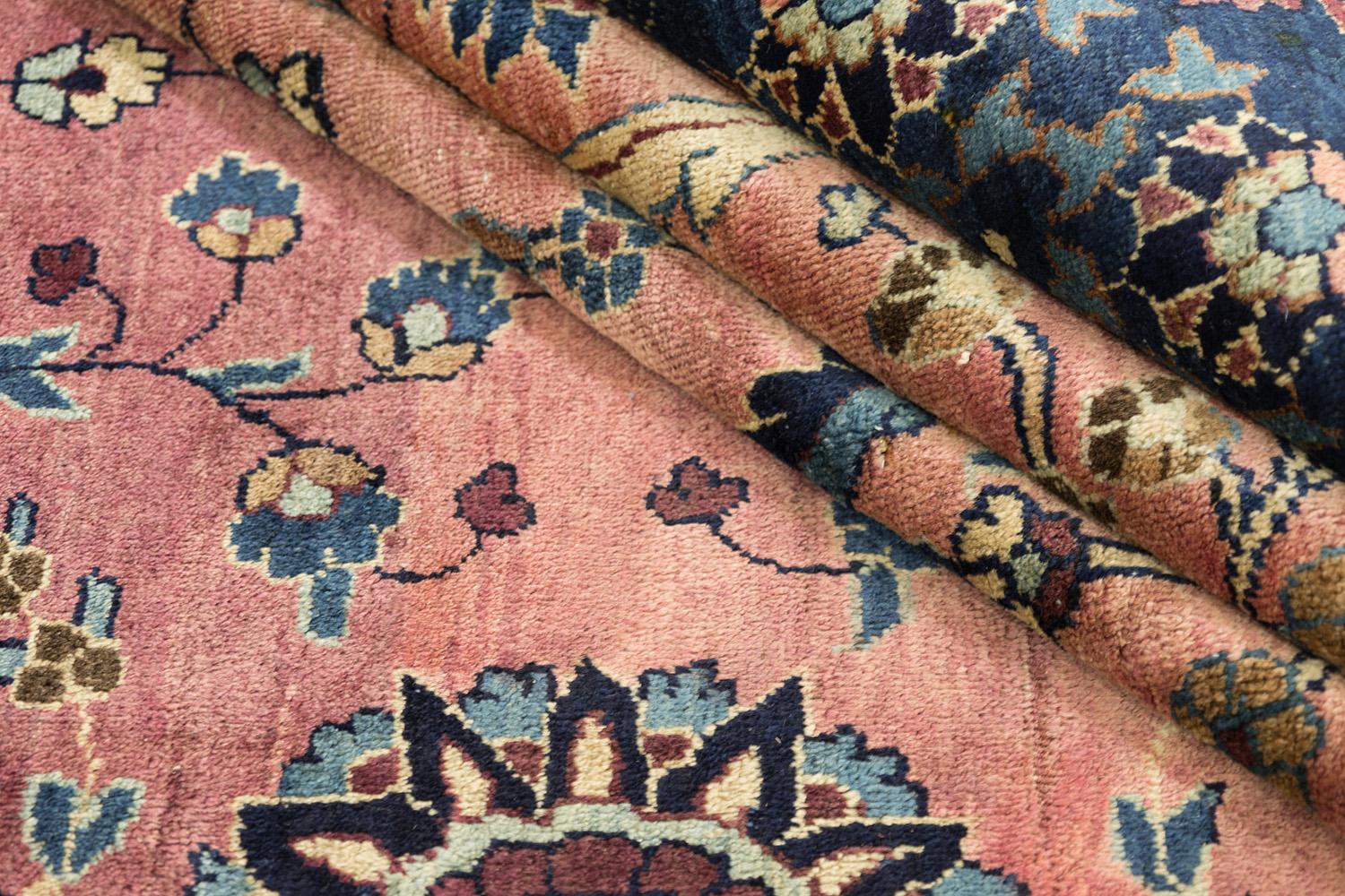 Antikes Amoghli (281cm x 202cm, rosa Grund, antik) (Frühes 20. Jahrhundert) im Angebot