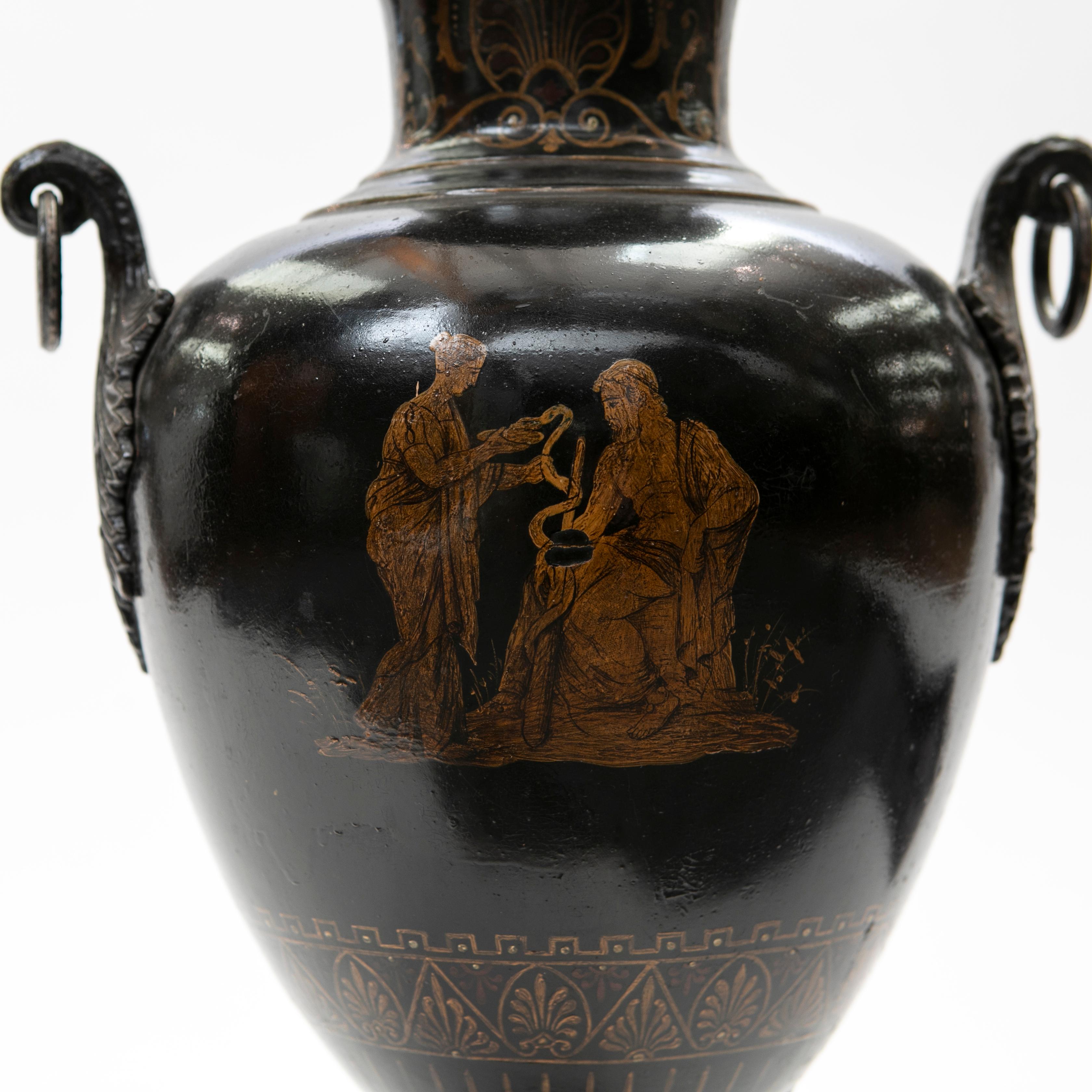Verzierte Amphora im klassischen griechischen Stil (19. Jahrhundert) im Angebot