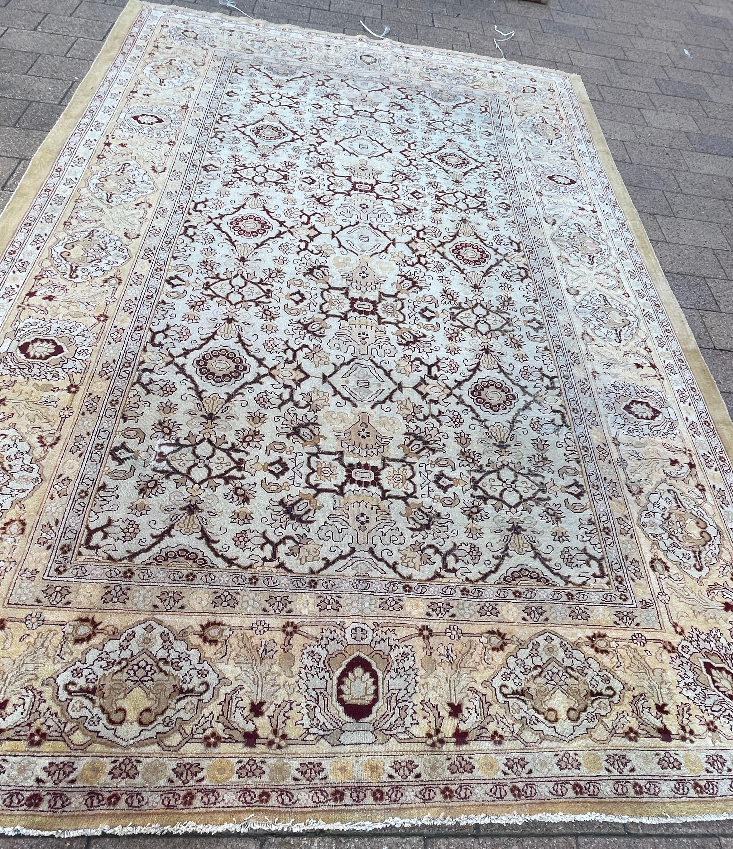 Antique Amritsar /Agra Carpet im Angebot 4