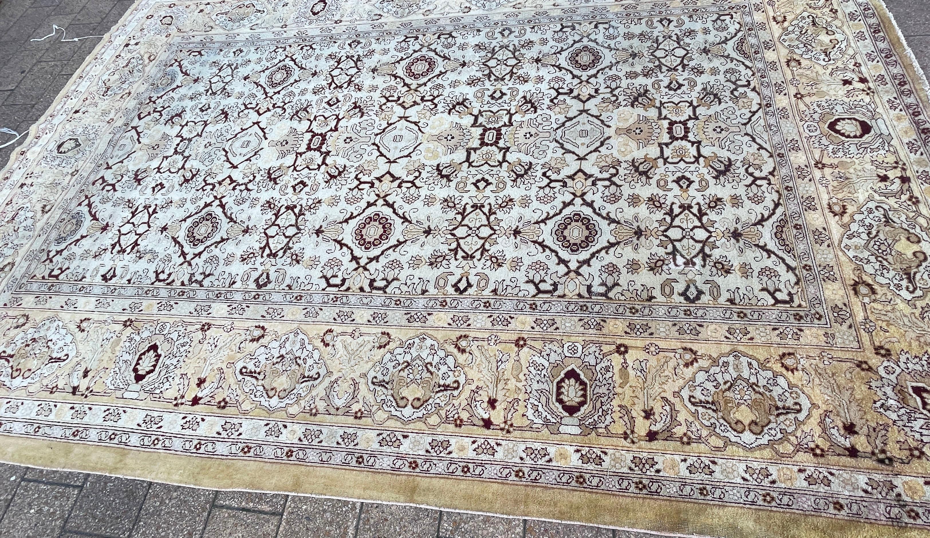 Antique Amritsar /Agra Carpet im Angebot 5