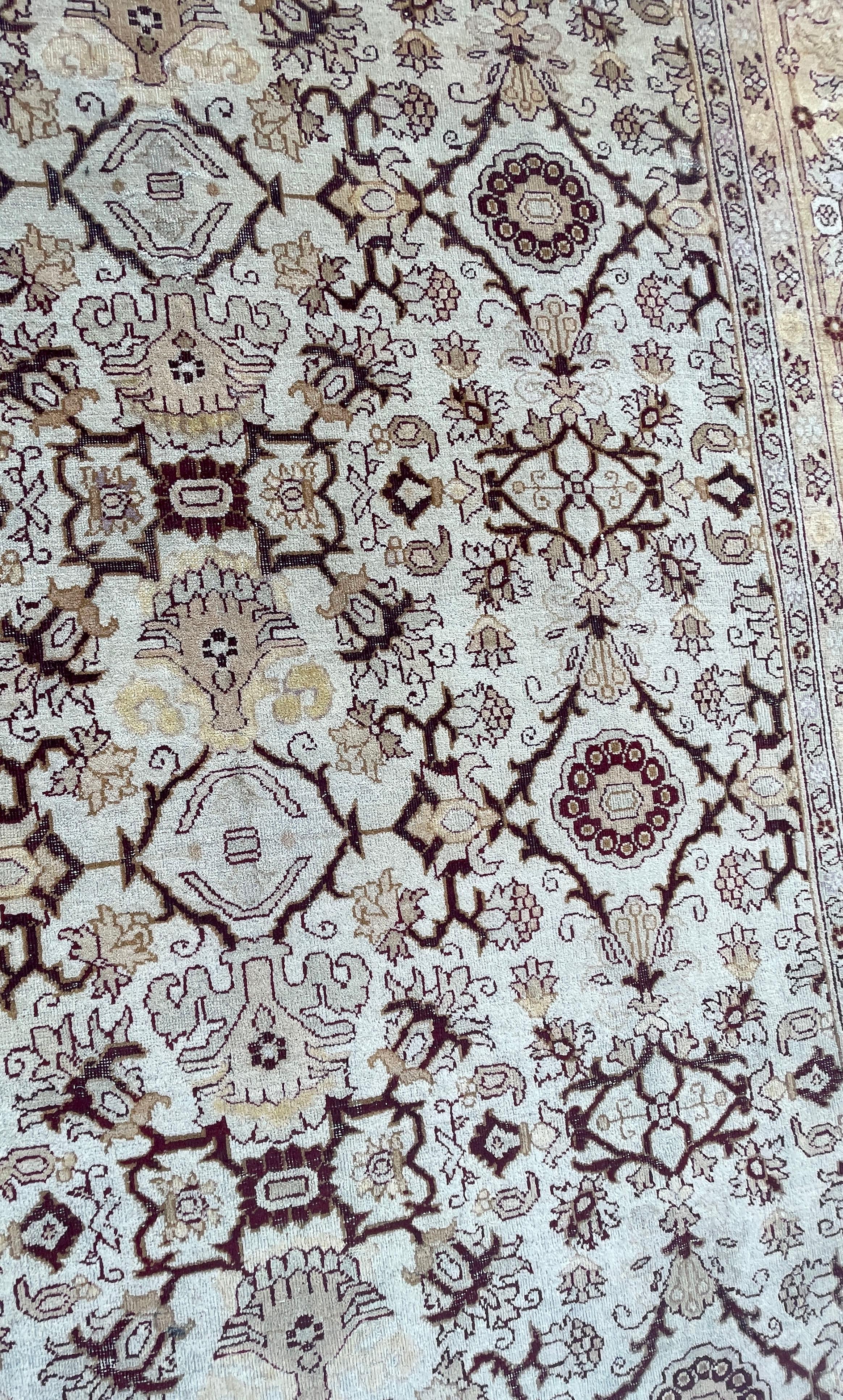 Antique Amritsar /Agra Carpet im Zustand „Gut“ im Angebot in Evanston, IL
