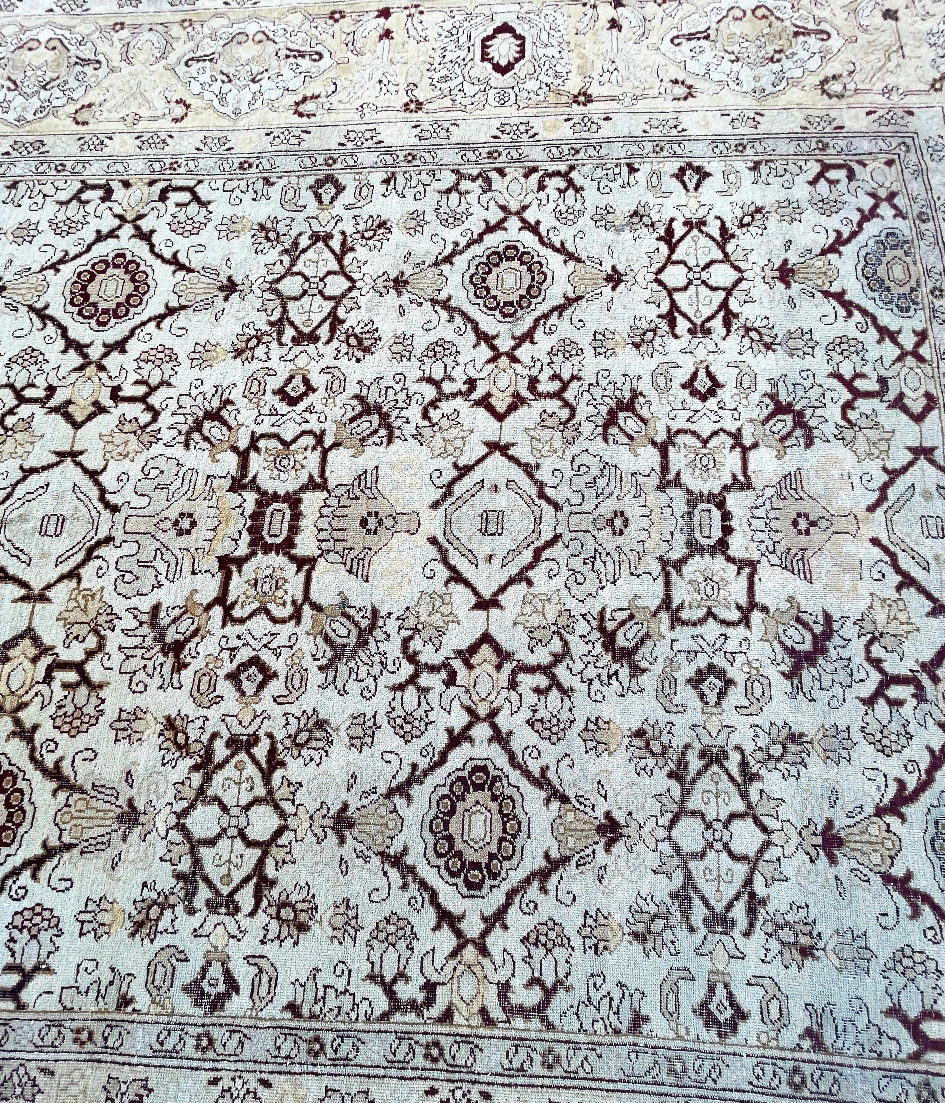 Antique Amritsar /Agra Carpet (19. Jahrhundert) im Angebot