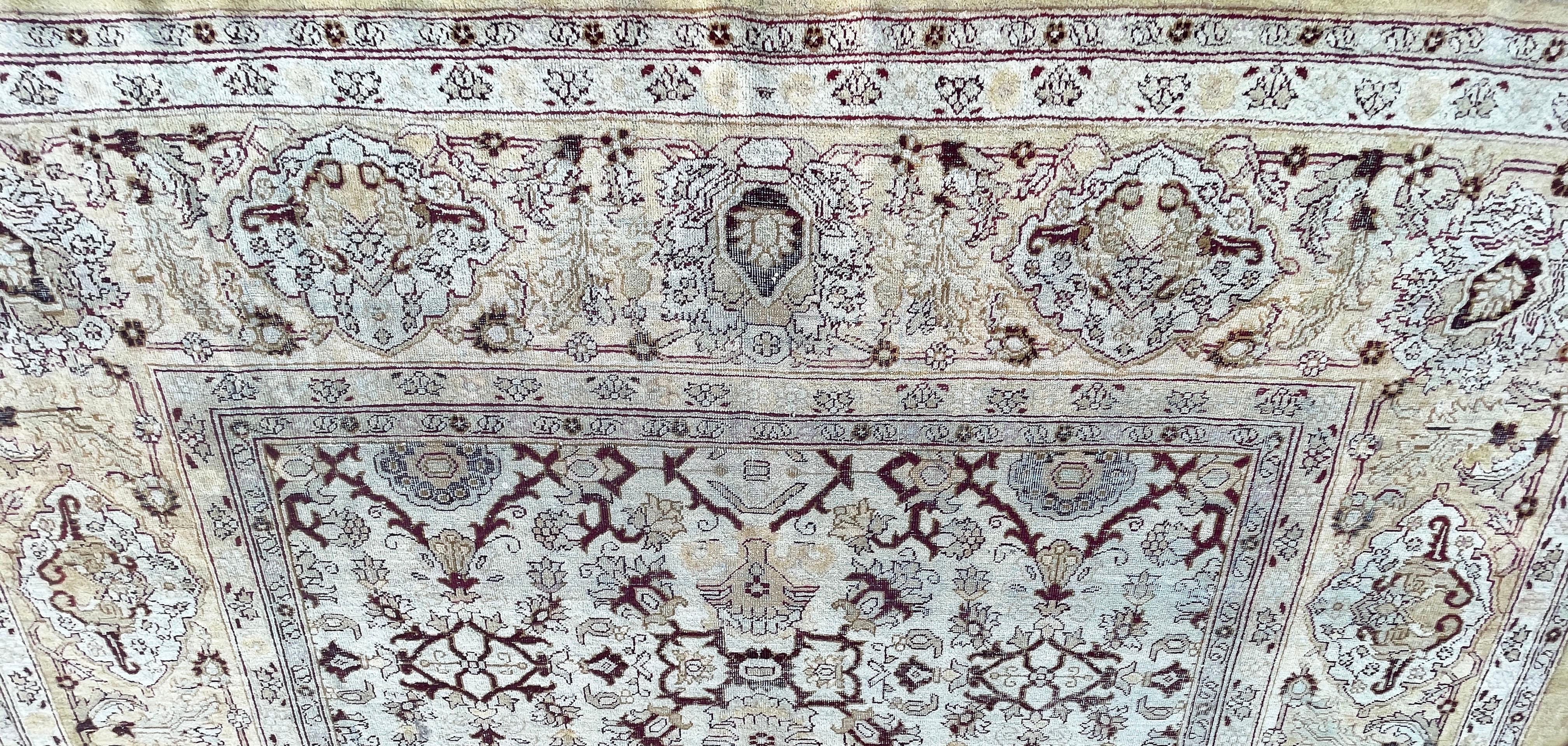 Antique Amritsar /Agra Carpet in vendita 1