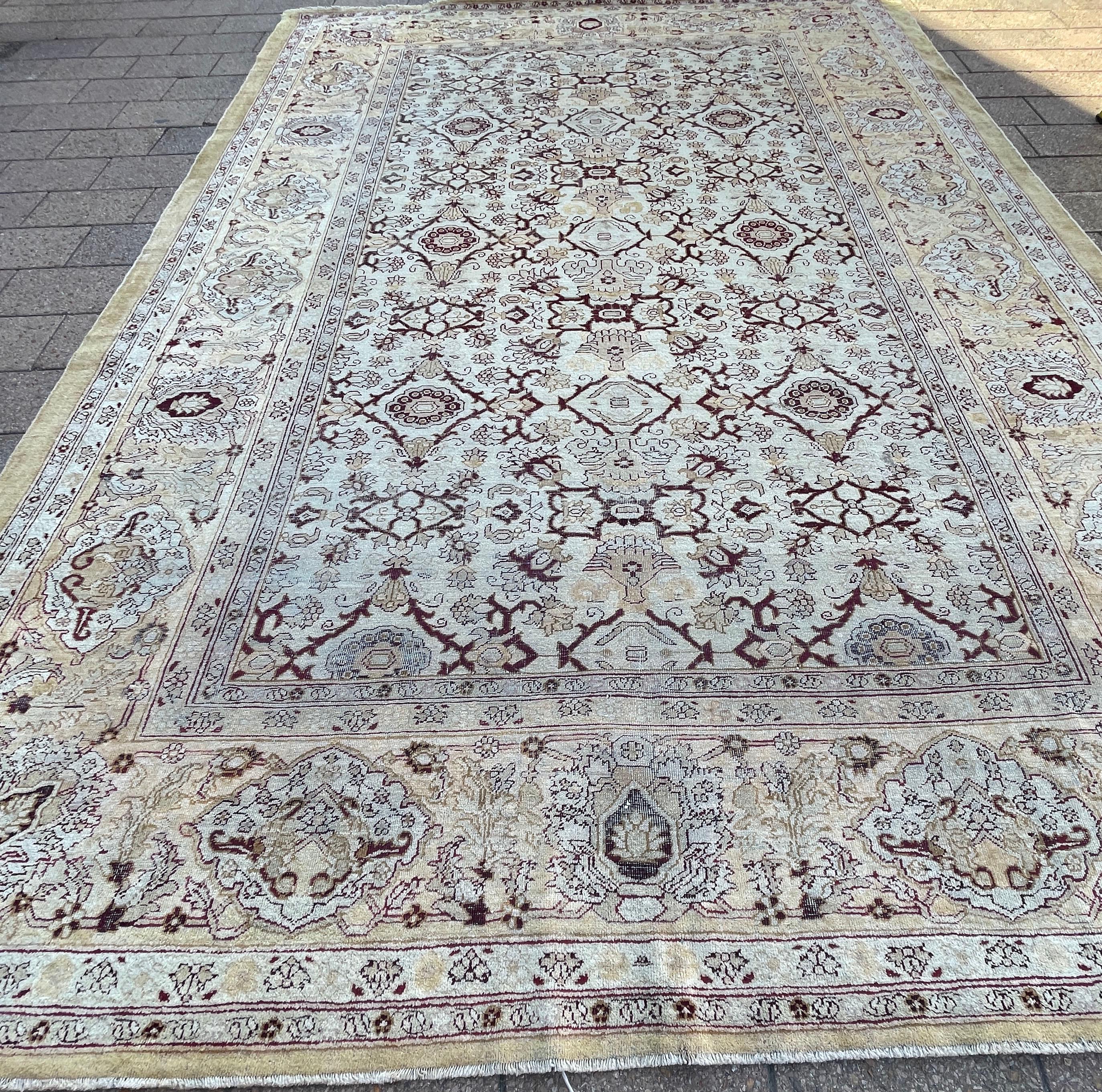 Antique Amritsar /Agra Carpet im Angebot 2