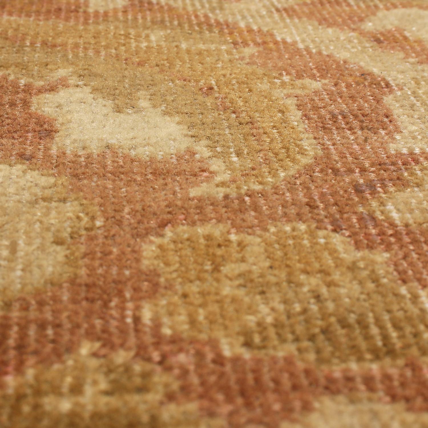 Tapis ancien en laine Amritsar beige et marron à motifs floraux par Rug & Kilim Bon état - En vente à Long Island City, NY