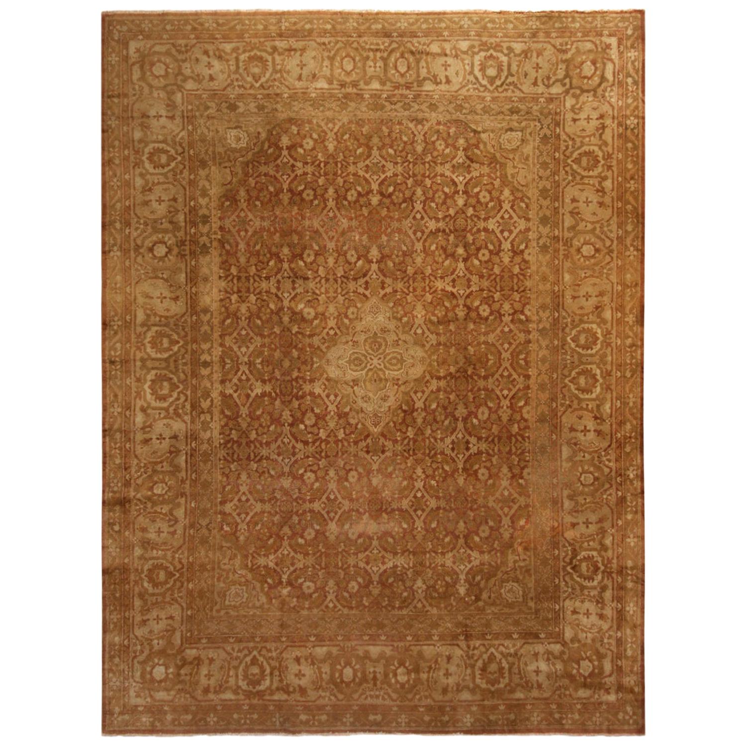 Tapis ancien en laine Amritsar beige et marron à motifs floraux par Rug & Kilim