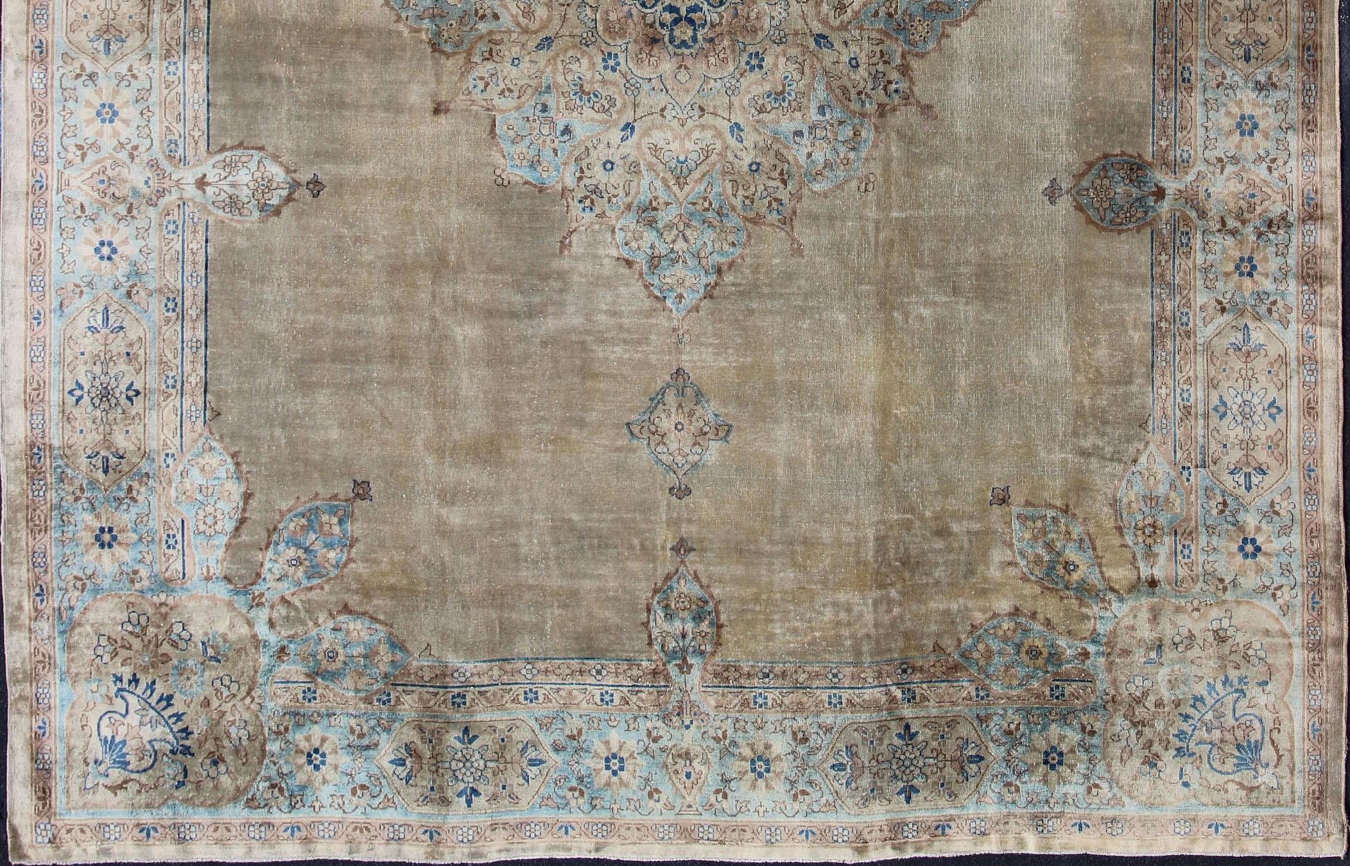 rug / TRA-5101. 1920 circa Early 20th Century.  Keivan Woven Arts/ Antique Amritsar, Antique Agra.


This antique Amritsar features a classical design with Persian influence. Rich warm tones of taupe and light brown are accompanied by a variety of